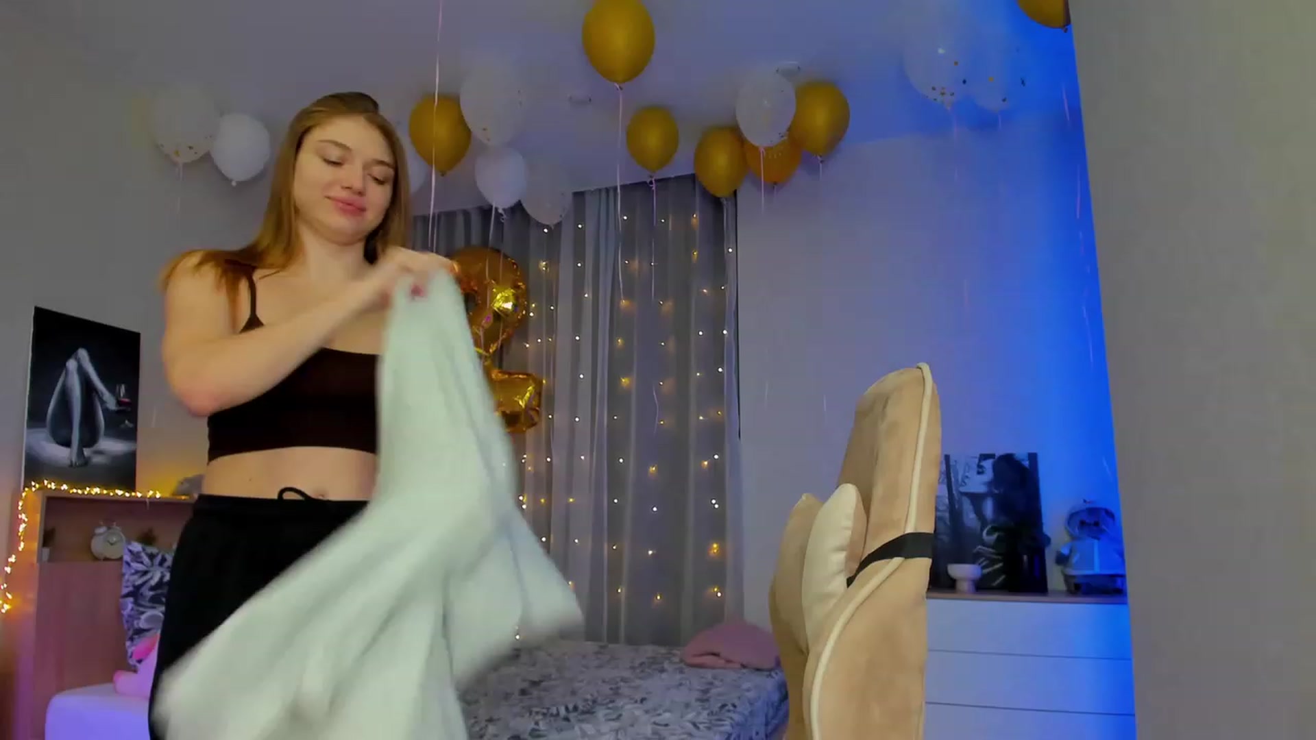 Gallery image thumbnail from Make_my_Luck's myfreecams stream on, 03/13/2024, 17:32 image 20 of 20