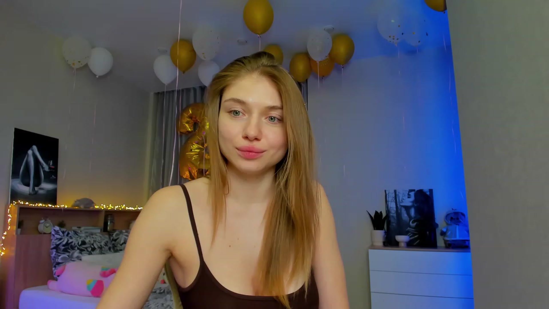 Gallery image thumbnail from Make_my_Luck's myfreecams stream on, 03/13/2024, 17:32 image 11 of 20