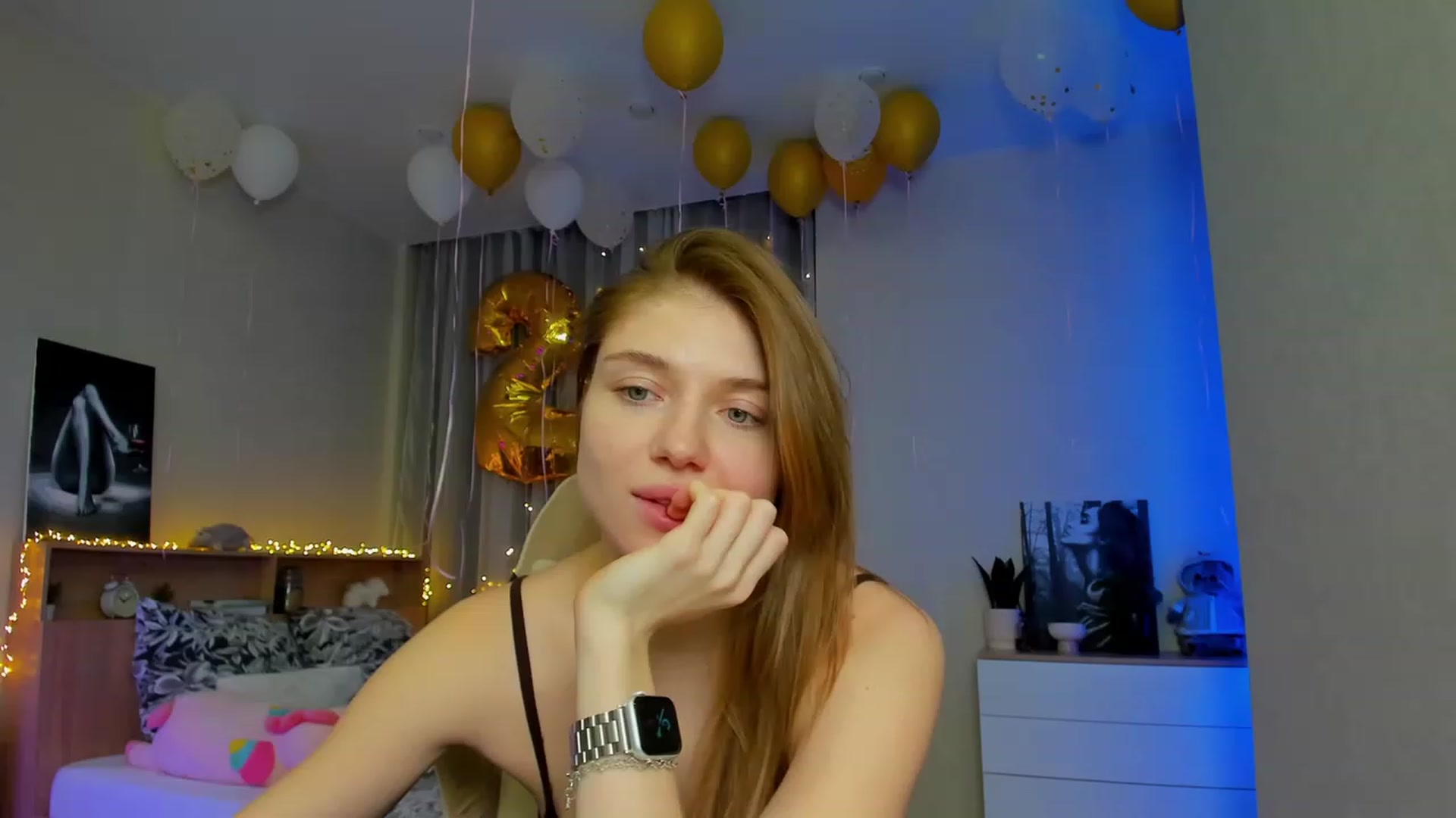 Gallery image thumbnail from Make_my_Luck's myfreecams stream on, 03/13/2024, 17:32 image 4 of 20