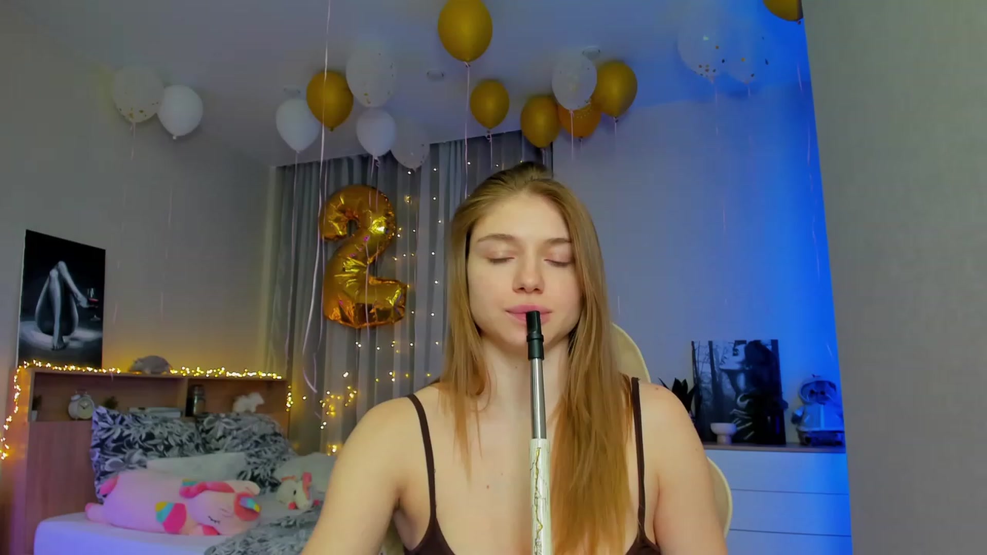 Gallery image thumbnail from Make_my_Luck's myfreecams stream on, 03/13/2024, 17:32 image 16 of 20