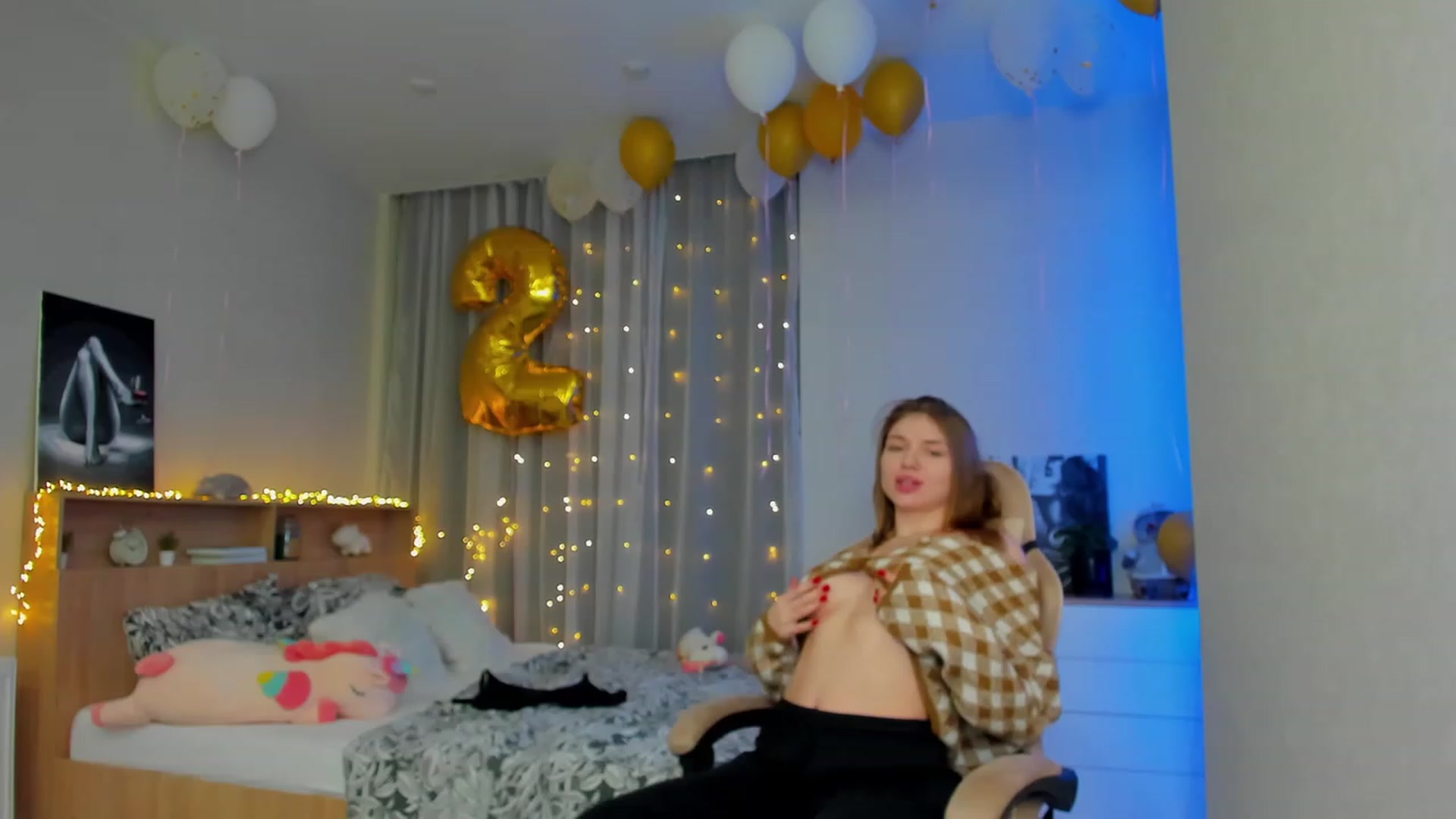 Gallery image thumbnail from Make_my_Luck's myfreecams stream on, 03/18/2024, 17:13 image 2 of 20