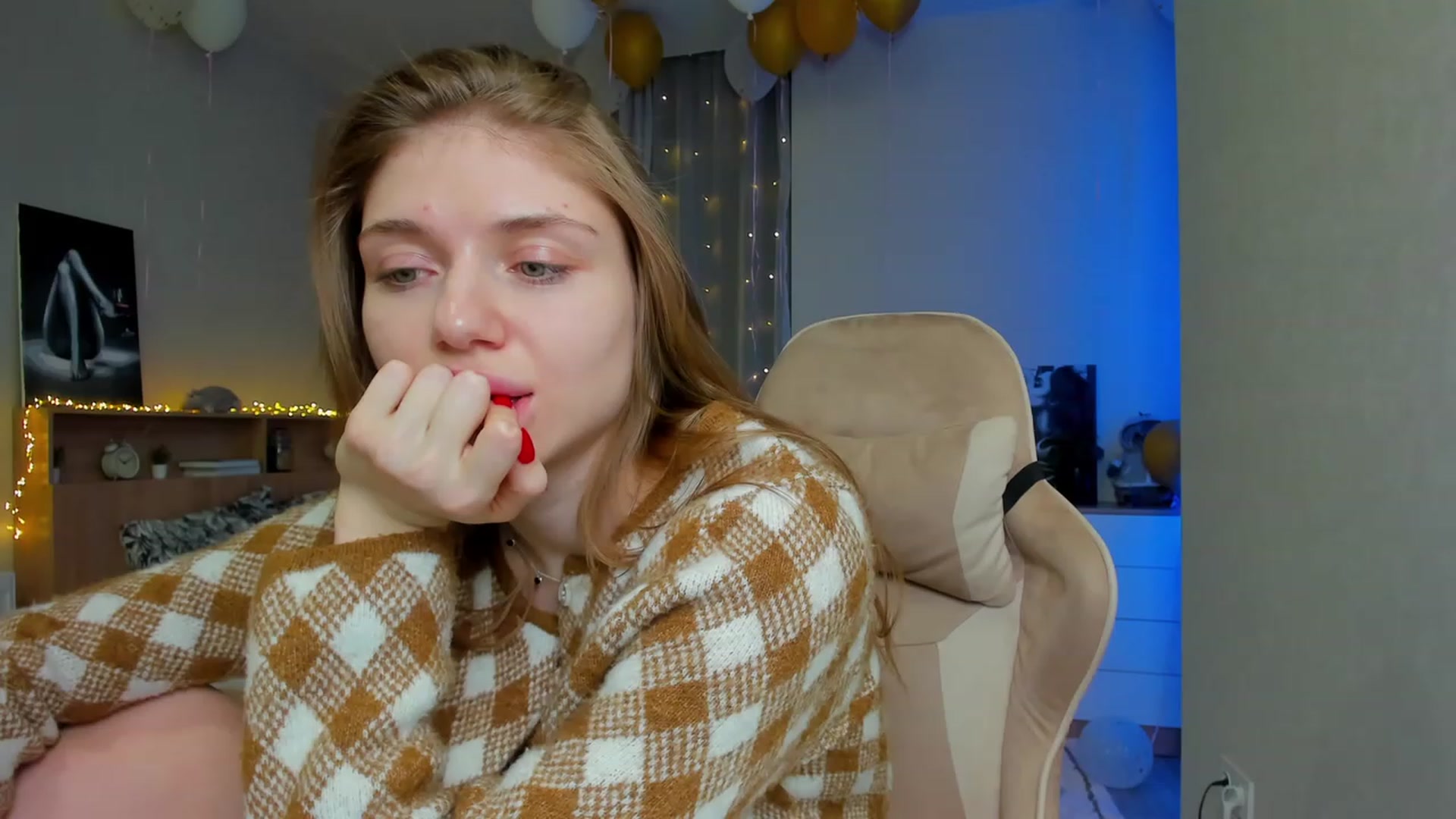 Gallery image thumbnail from Make_my_Luck's myfreecams stream on, 03/18/2024, 17:13 image 8 of 20