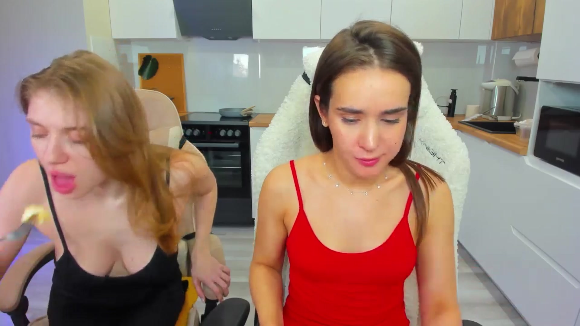 Gallery image thumbnail from Make_my_Luck's myfreecams stream on, 03/31/2024, 02:32 image 15 of 20