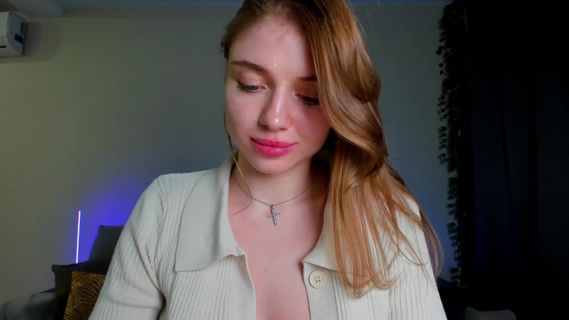 Gallery image thumbnail from Make_my_Luck's myfreecams stream on, 04/12/2024, 18:54 image 9 of 20