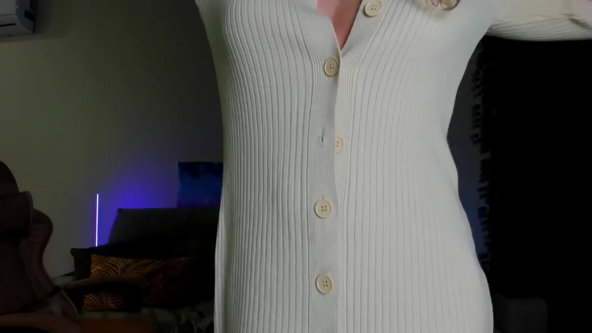 Gallery image thumbnail from Make_my_Luck's myfreecams stream on, 04/12/2024, 18:54 image 13 of 20