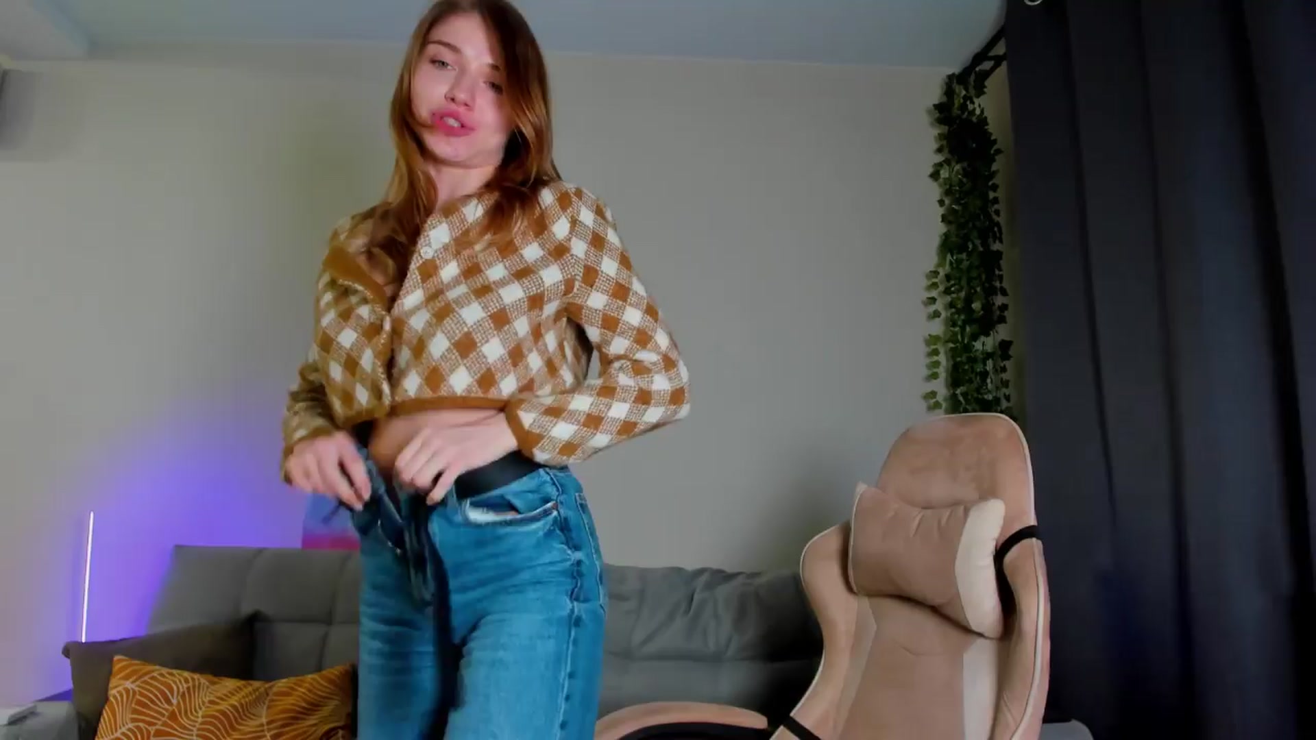 Gallery image thumbnail from Make_my_Luck's myfreecams stream on, 04/13/2024, 17:18 image 18 of 20
