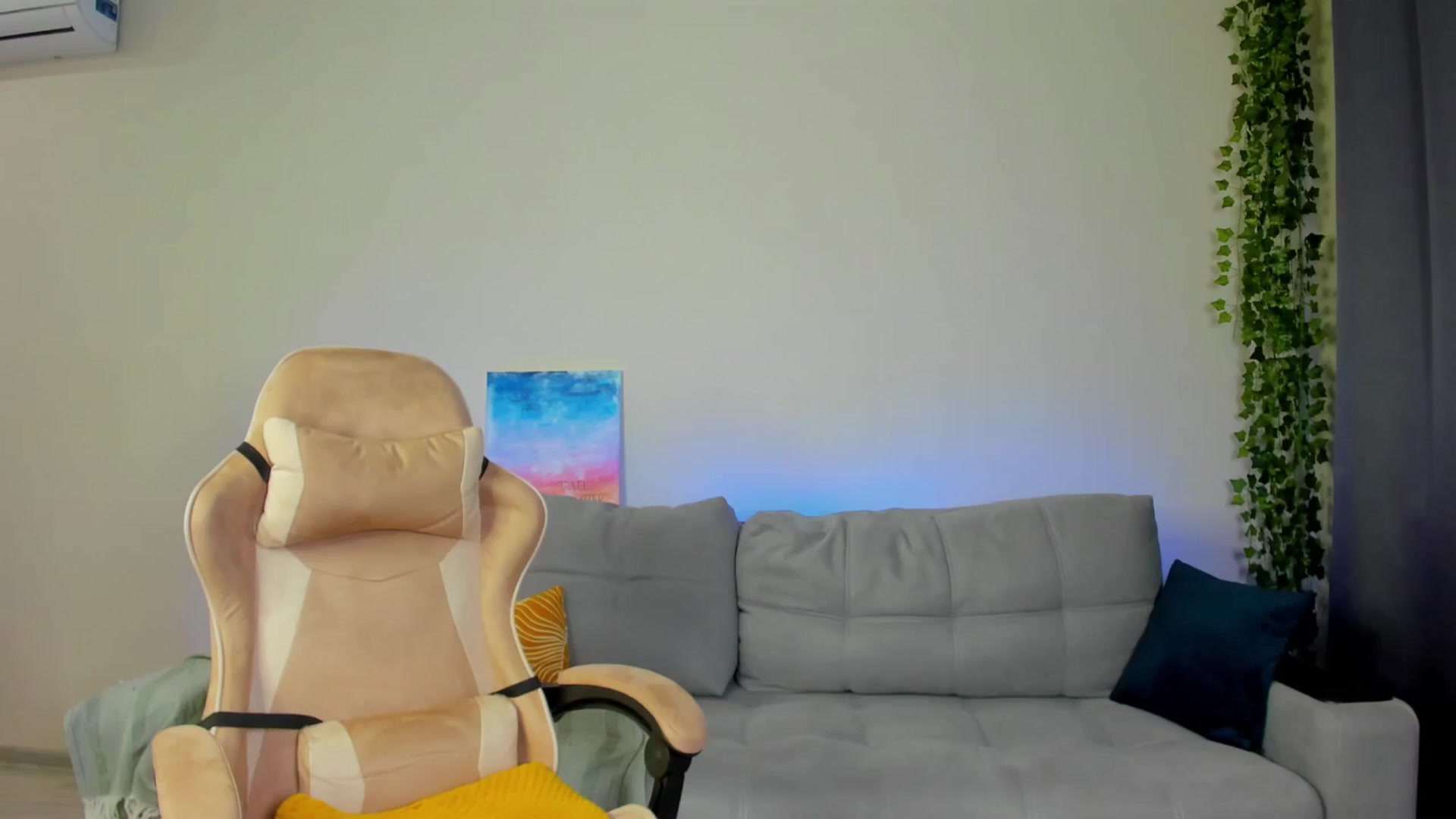 Gallery image thumbnail from Make_my_Luck's myfreecams stream on, 04/19/2024, 16:21 image 19 of 20
