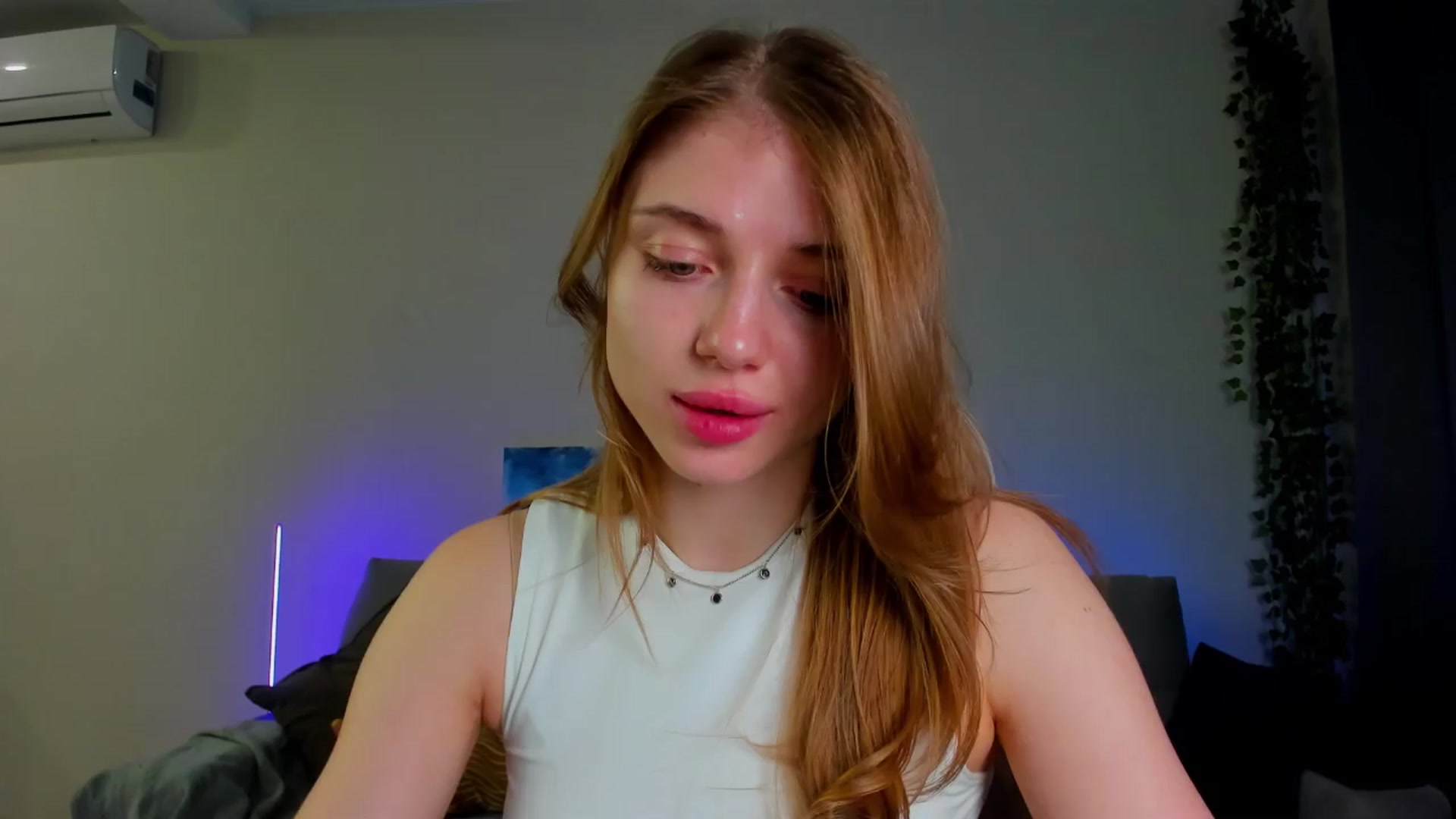 Gallery image thumbnail from Make_my_Luck's myfreecams stream on, 04/19/2024, 16:21 image 8 of 20