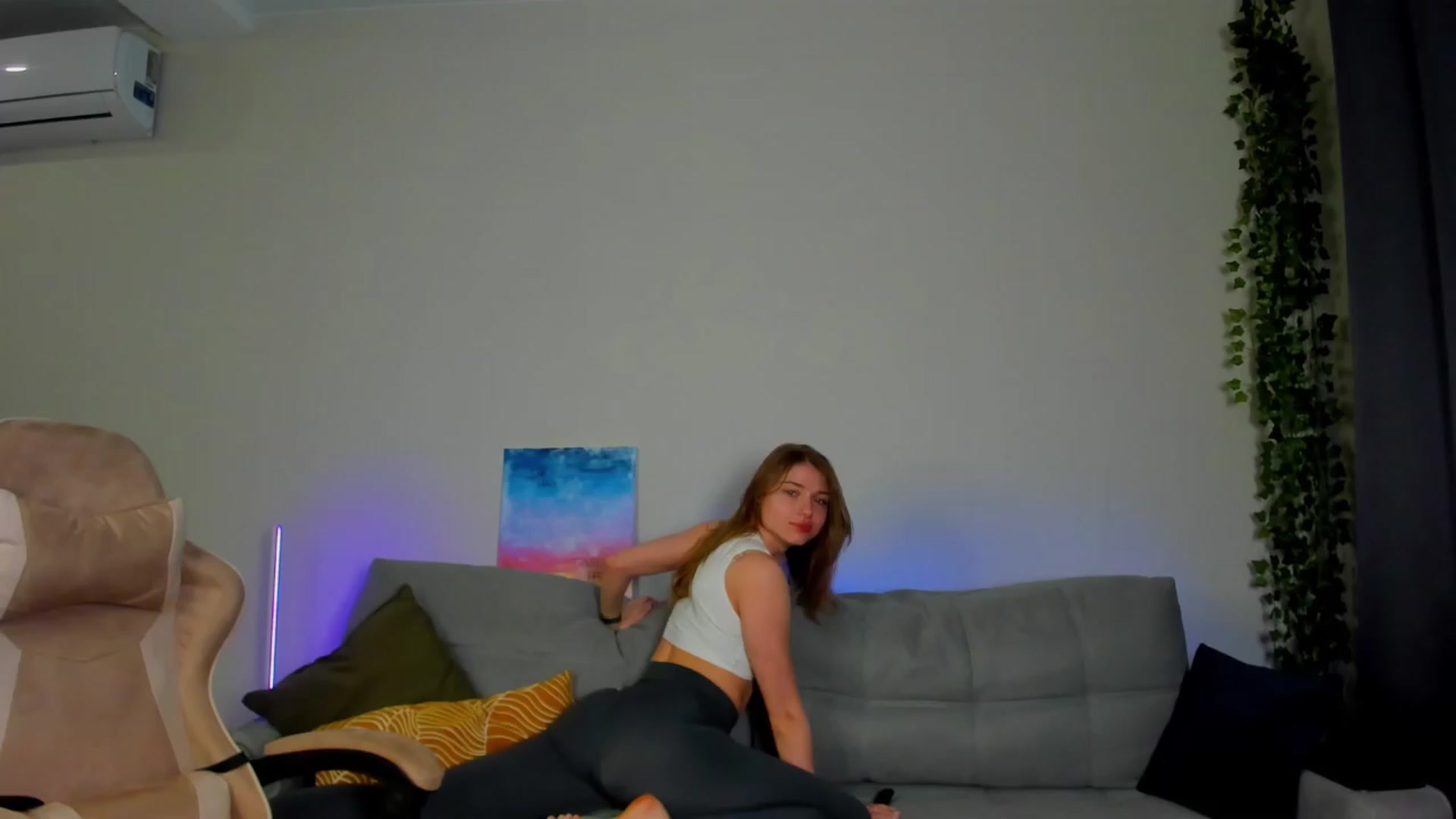 Gallery image thumbnail from Make_my_Luck's myfreecams stream on, 04/19/2024, 16:21 image 10 of 20