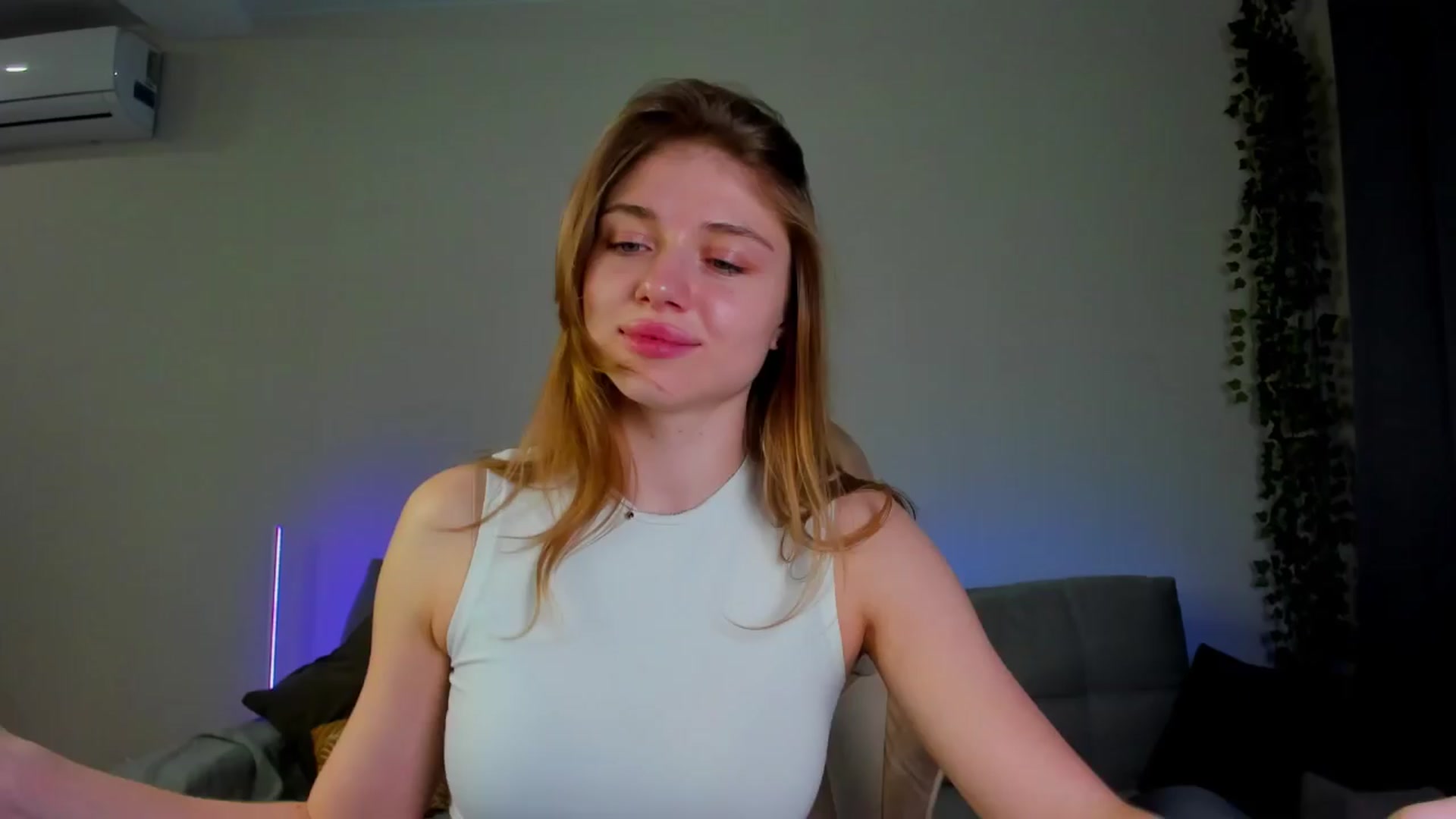 Gallery image thumbnail from Make_my_Luck's myfreecams stream on, 04/19/2024, 16:21 image 12 of 20
