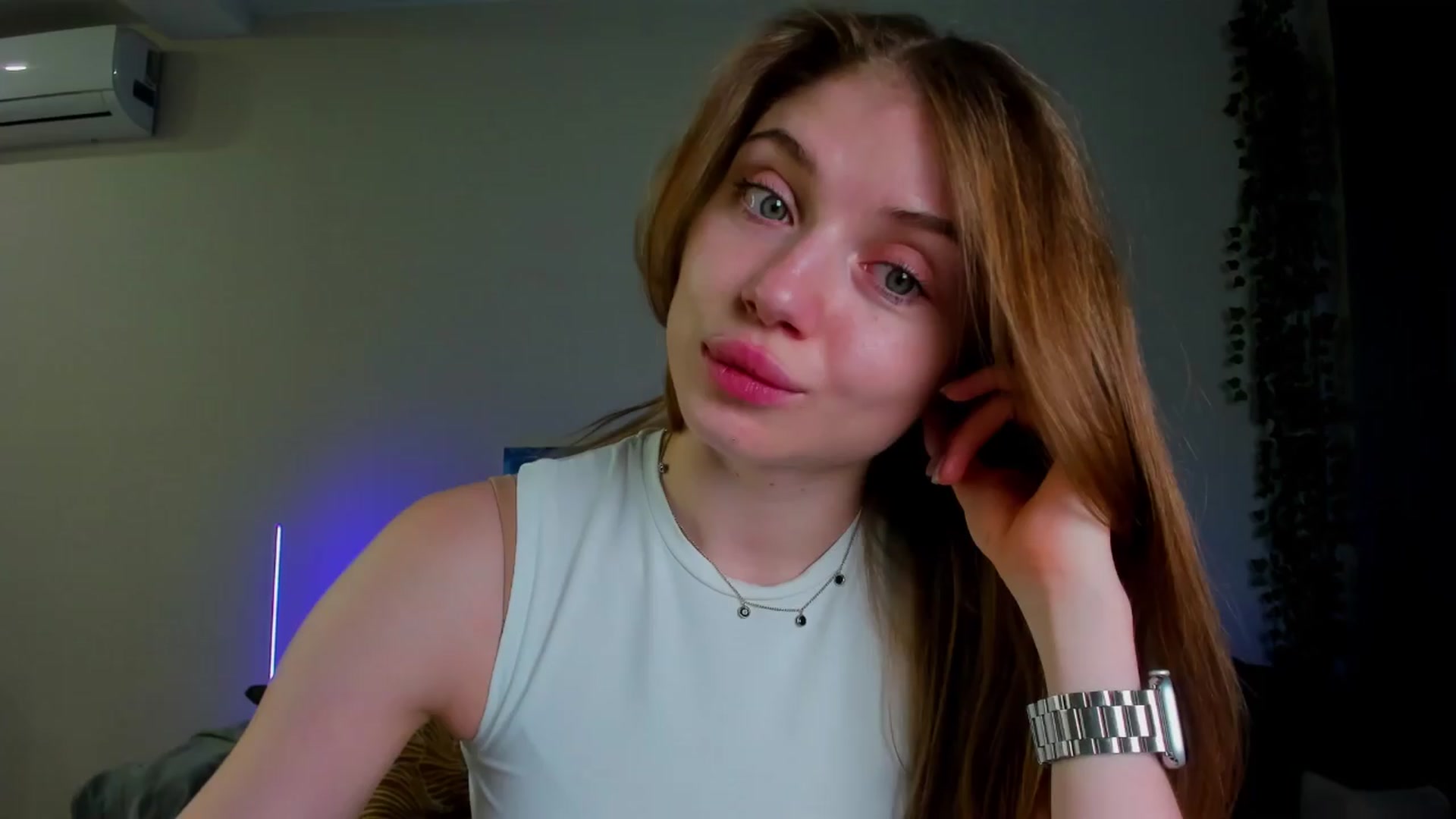 Gallery image thumbnail from Make_my_Luck's myfreecams stream on, 04/19/2024, 16:21 image 6 of 20