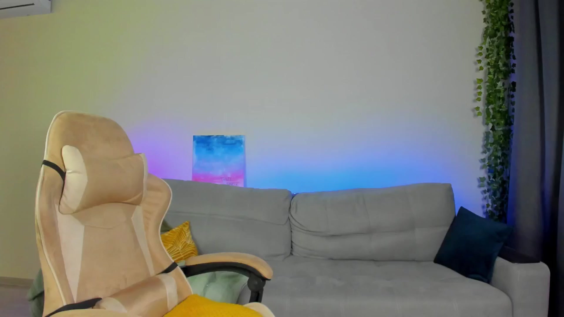 Gallery image thumbnail from Make_my_Luck's myfreecams stream on, 04/22/2024, 18:28 image 6 of 20