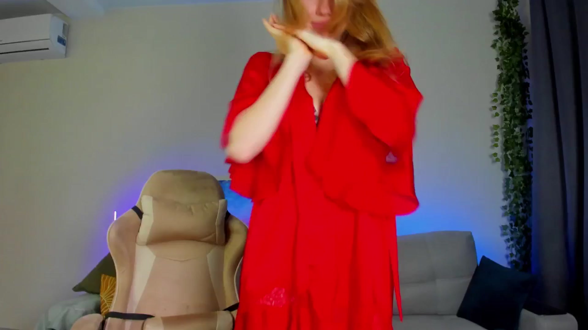 Gallery image thumbnail from Make_my_Luck's myfreecams stream on, 04/22/2024, 18:28 image 7 of 20