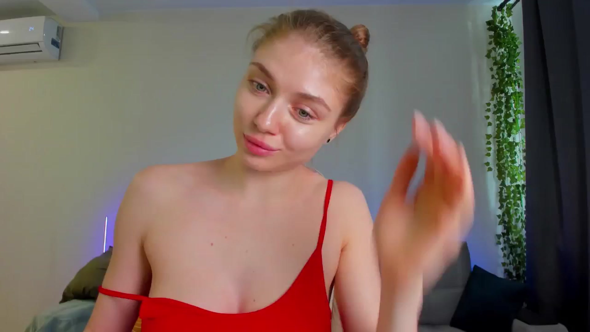 Gallery image thumbnail from Make_my_Luck's myfreecams stream on, 04/25/2024, 09:40 image 5 of 20