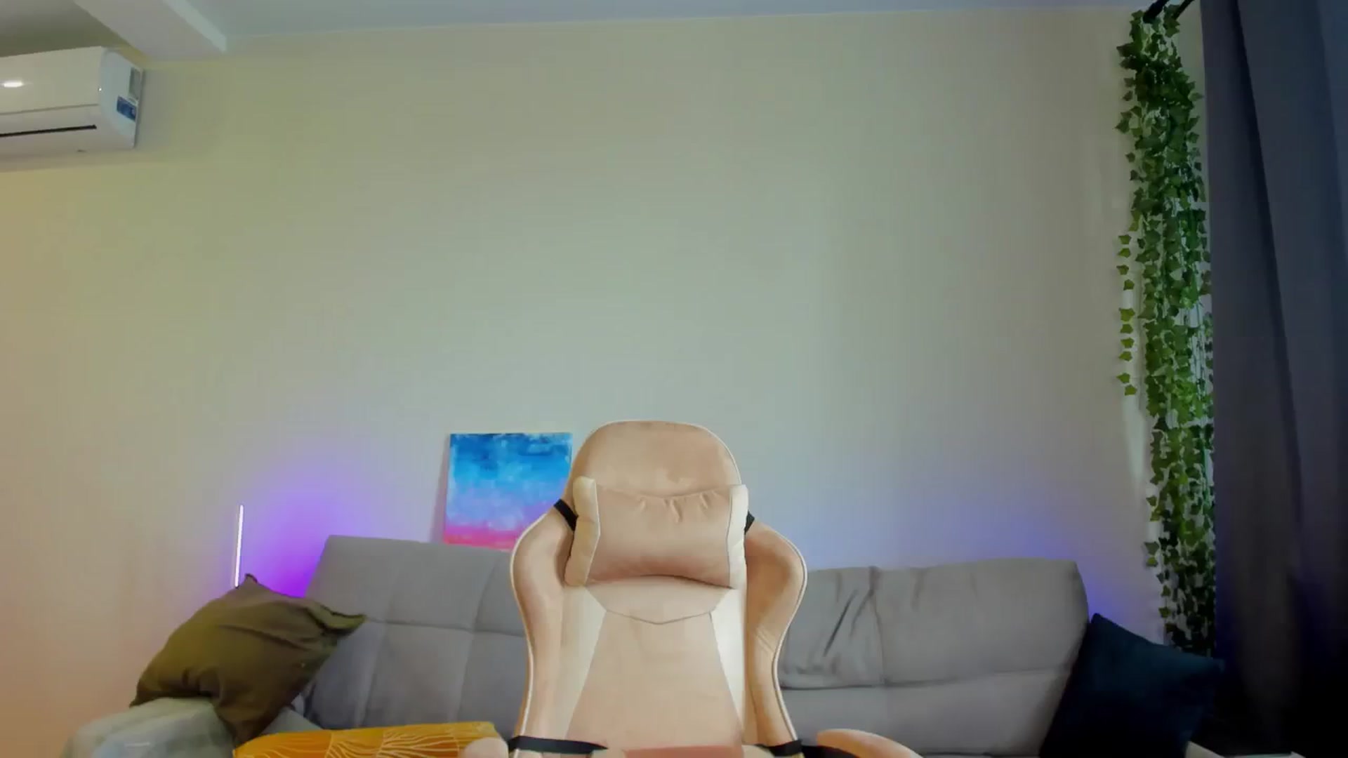 Gallery image thumbnail from Make_my_Luck's myfreecams stream on, 04/25/2024, 11:00 image 19 of 20