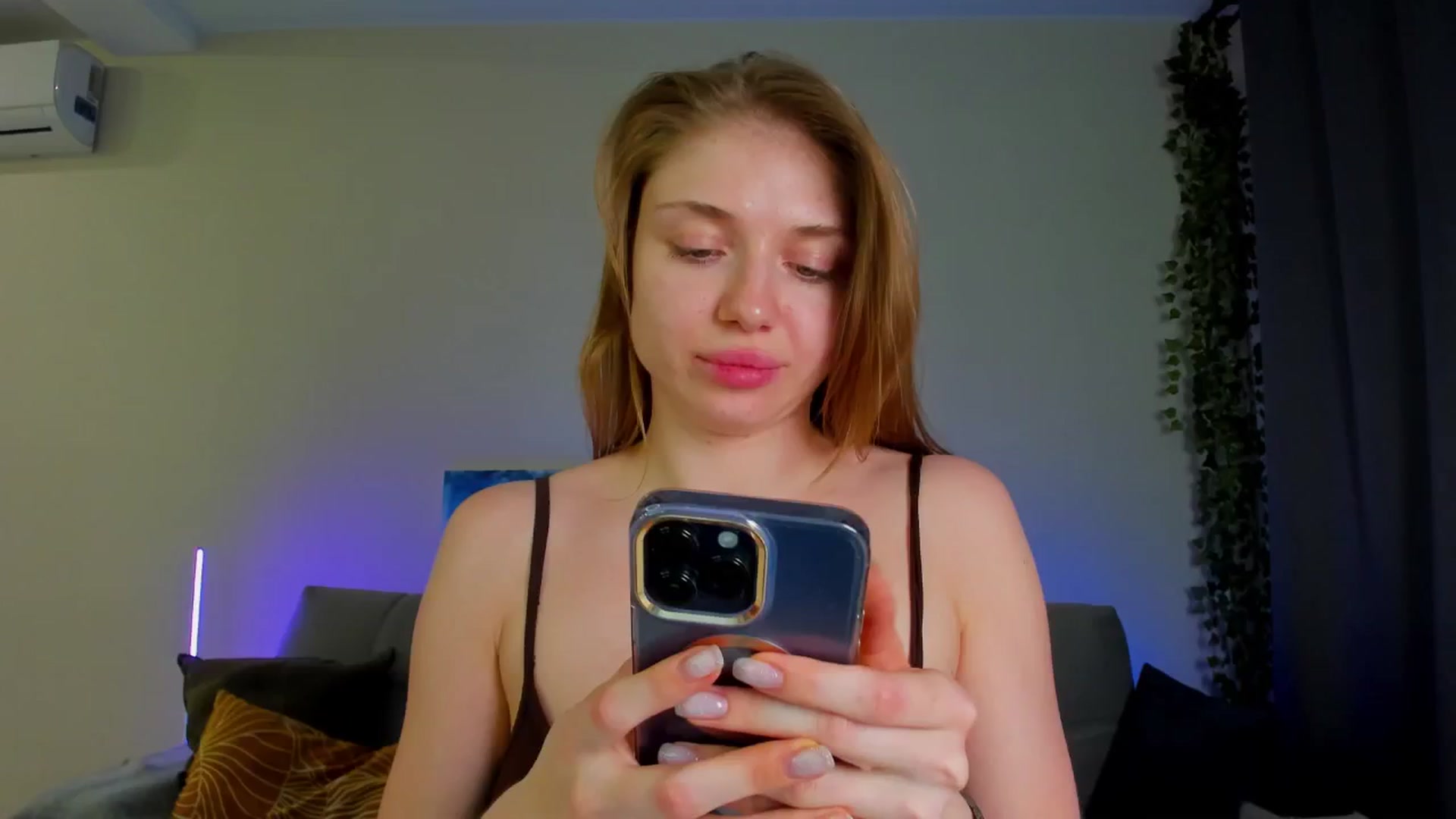 Gallery image thumbnail from Make_my_Luck's myfreecams stream on, 04/29/2024, 20:29 image 6 of 20