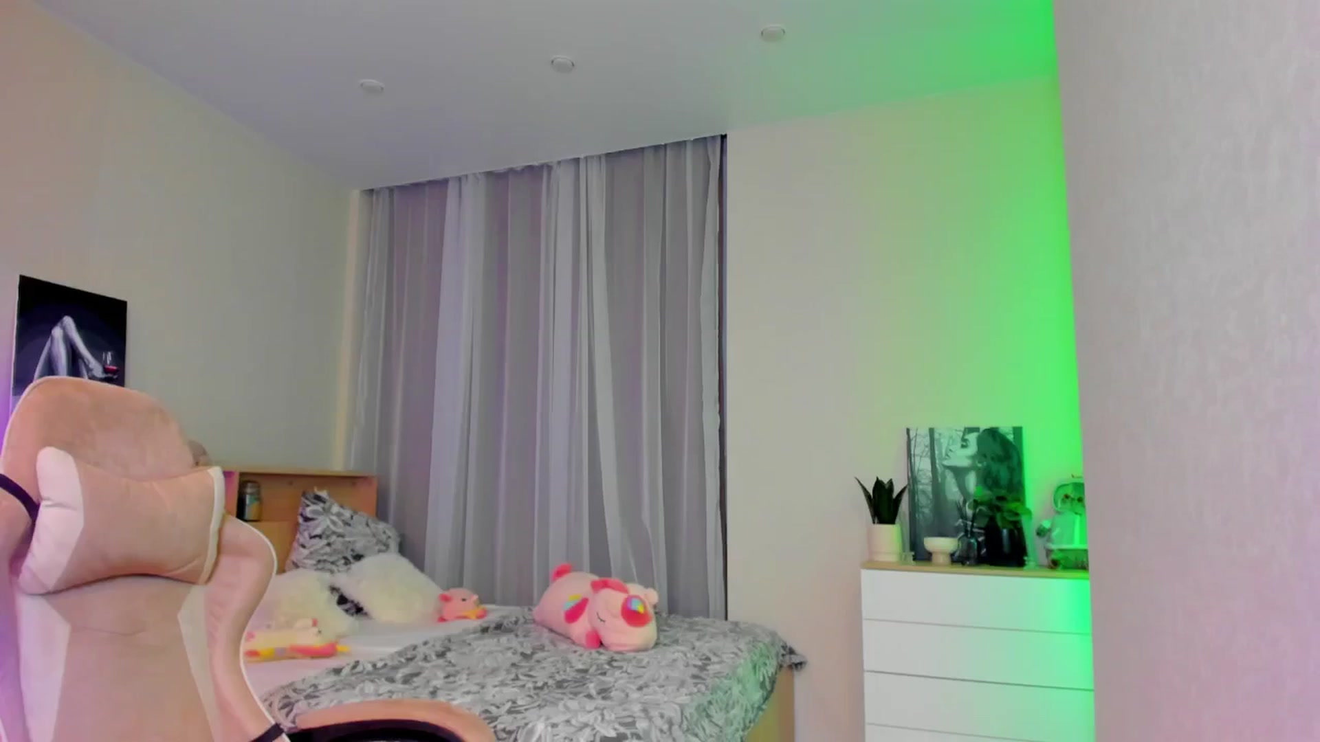 Gallery image thumbnail from Make_my_Luck's myfreecams stream on, 05/09/2024, 17:29 image 10 of 20