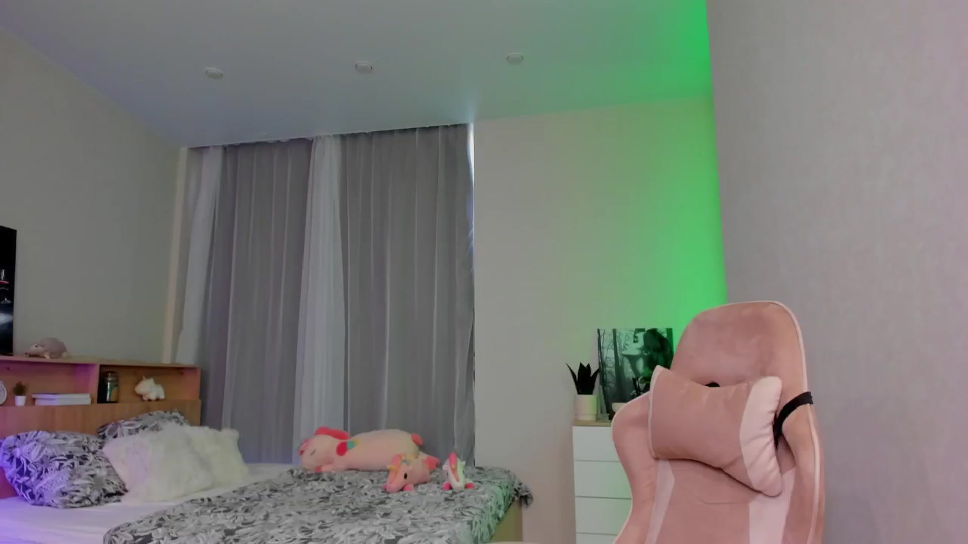 Gallery image thumbnail from Make_my_Luck's myfreecams stream on, 05/27/2024, 15:01 image 10 of 20