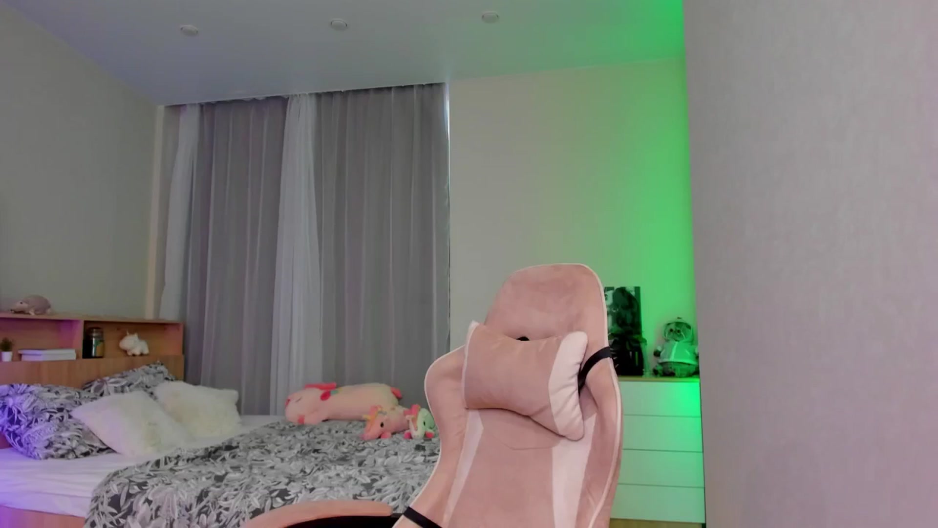 Gallery image thumbnail from Make_my_Luck's myfreecams stream on, 05/27/2024, 16:10 image 15 of 20