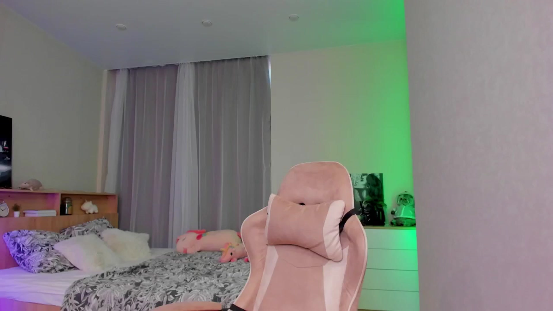 Gallery image thumbnail from Make_my_Luck's myfreecams stream on, 05/27/2024, 16:10 image 20 of 20