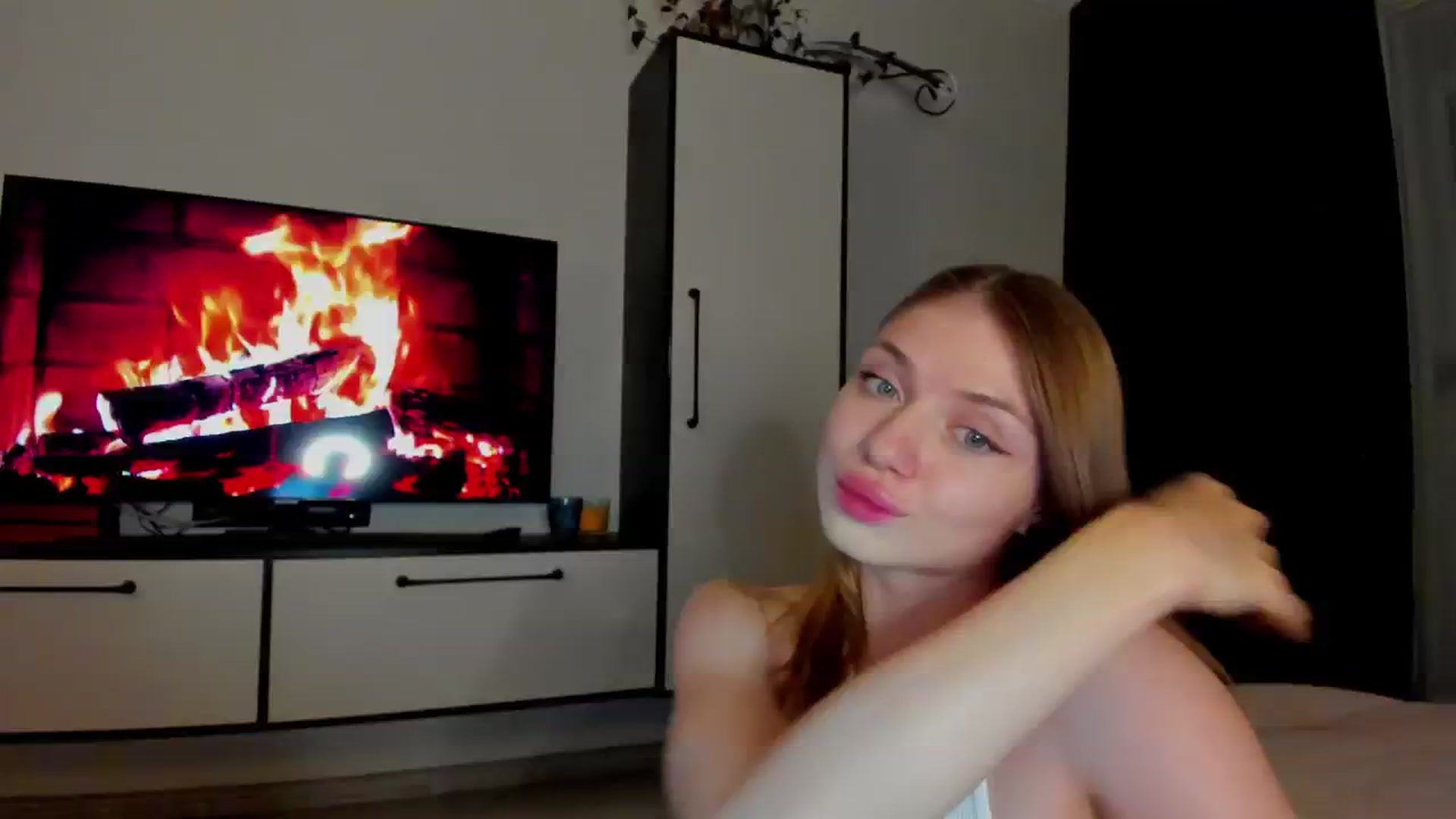 Gallery image thumbnail from Make_my_Luck's myfreecams stream on, 05/31/2024, 19:33 image 14 of 20