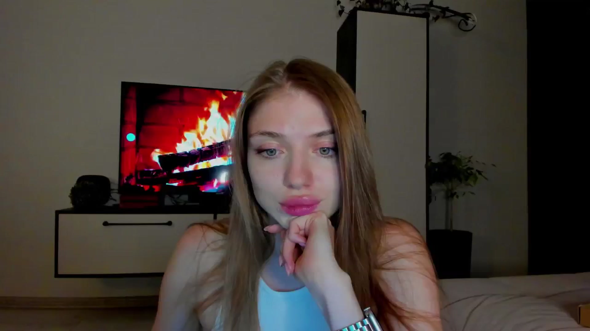 Gallery image thumbnail from Make_my_Luck's myfreecams stream on, 05/31/2024, 19:33 image 11 of 20
