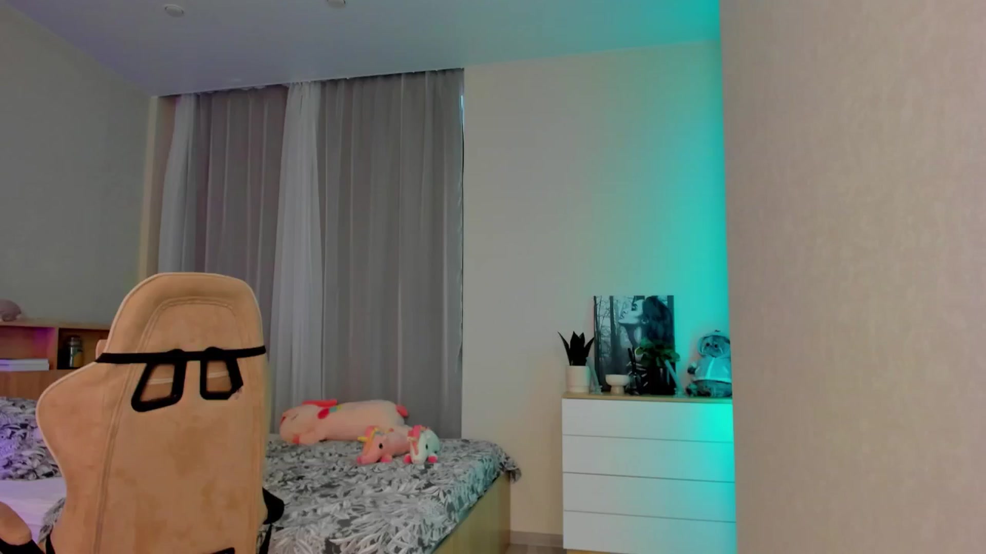 Gallery image thumbnail from Make_my_Luck's myfreecams stream on, 06/03/2024, 16:42 image 14 of 20