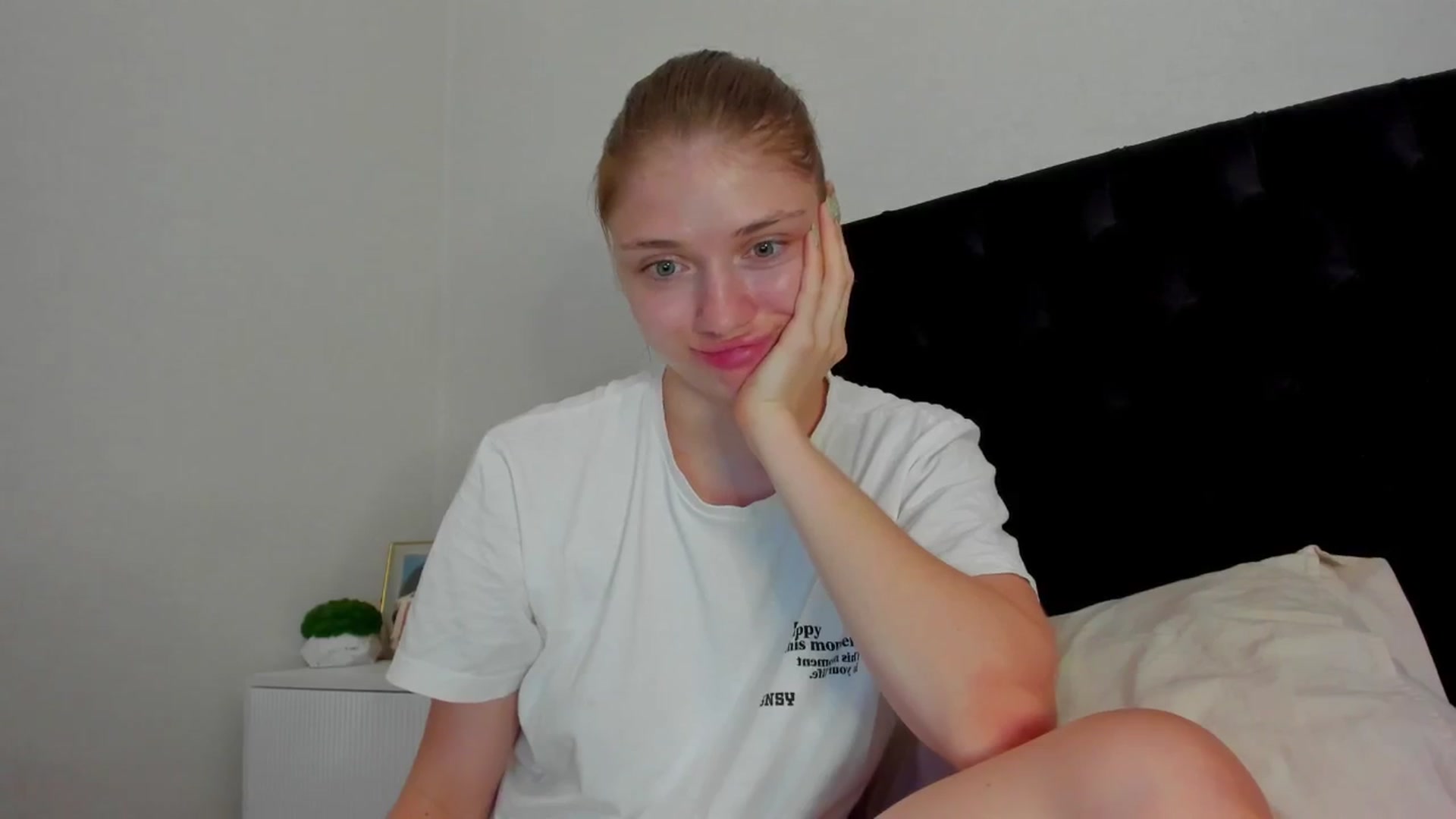 Gallery image thumbnail from Make_my_Luck's myfreecams stream on, 06/15/2024, 24:54 image 15 of 20