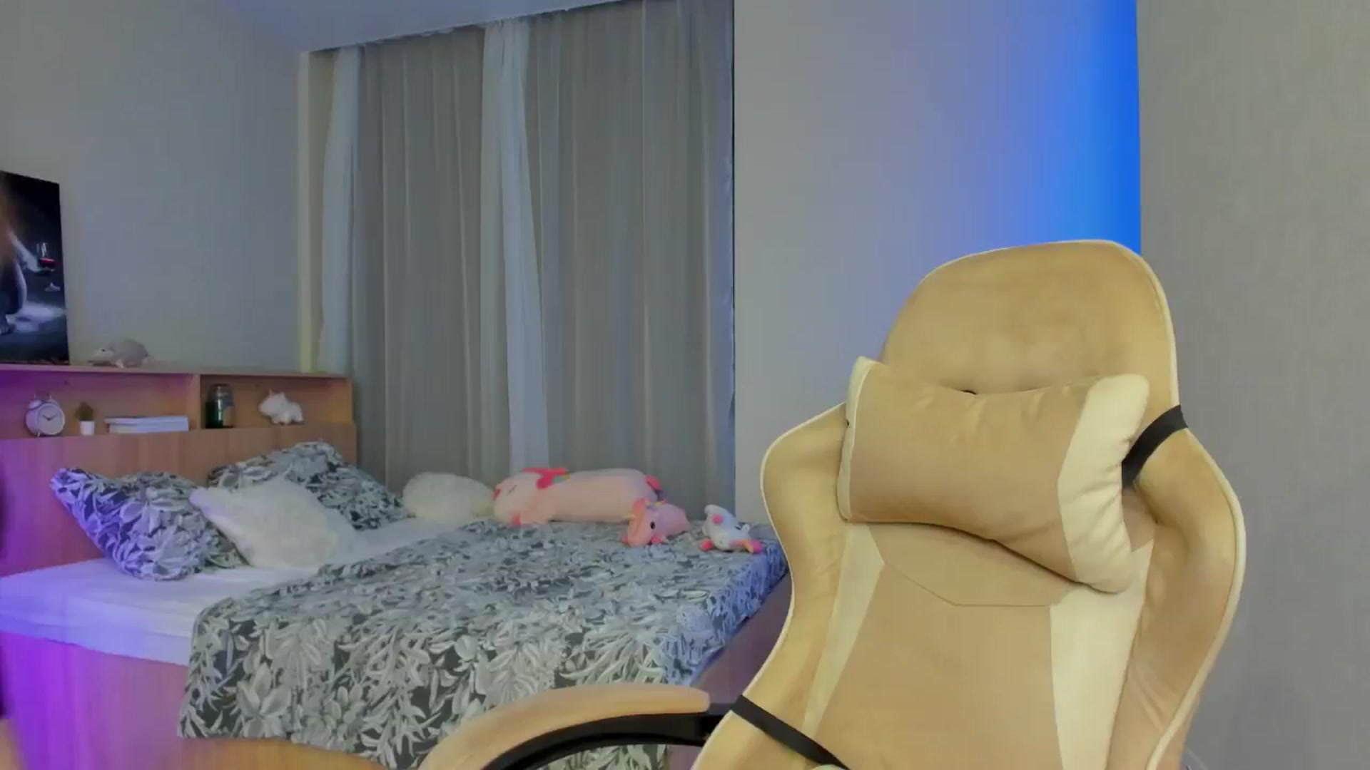 Gallery image thumbnail from Make_my_Luck's myfreecams stream on, 07/05/2024, 18:52 image 8 of 20