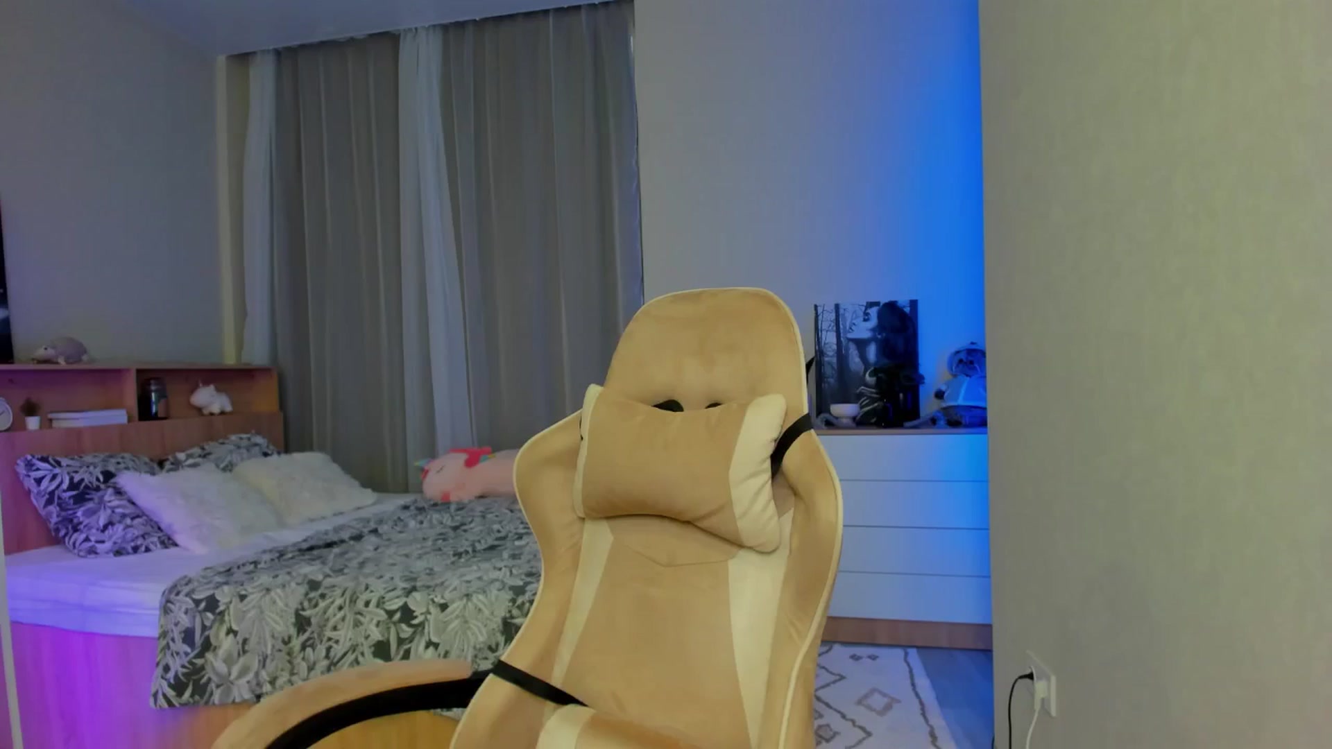 Gallery image thumbnail from Make_my_Luck's myfreecams stream on, 07/06/2024, 18:43 image 5 of 20
