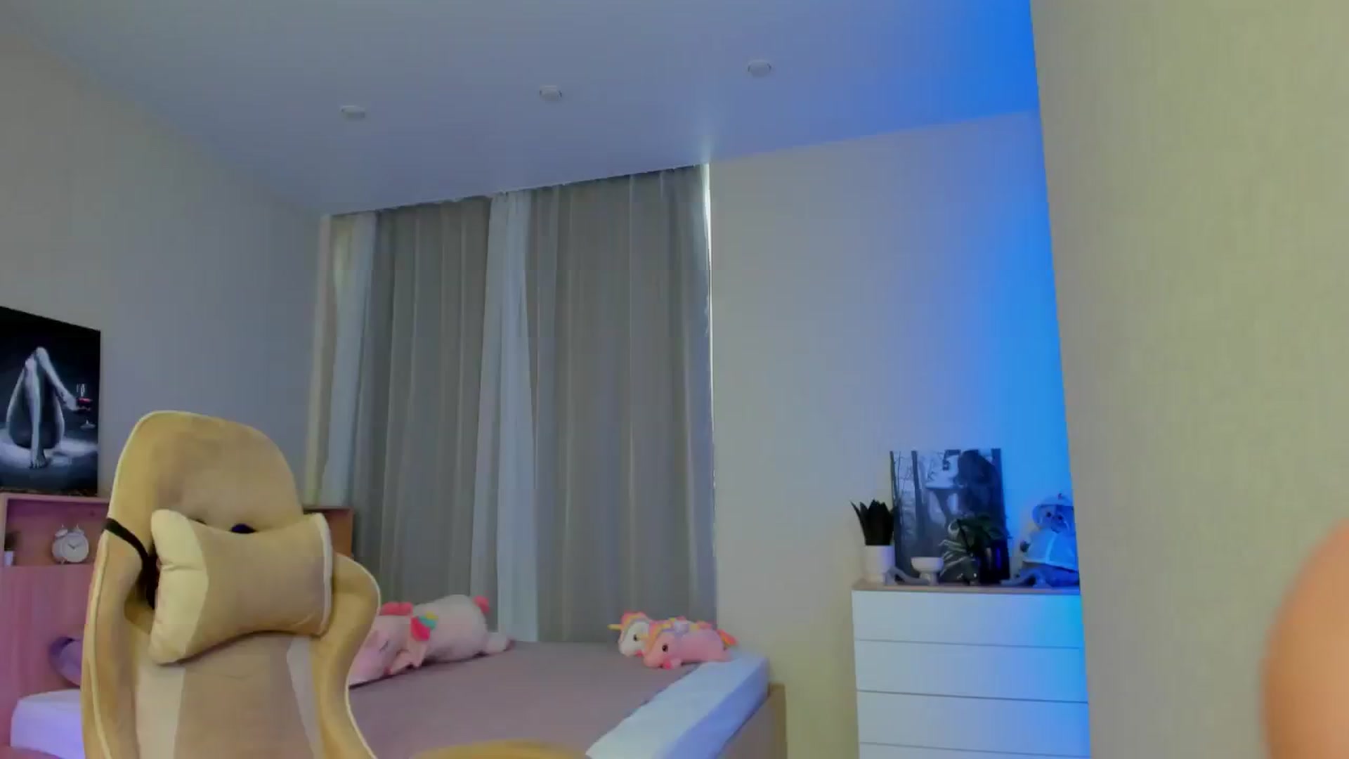 Gallery image thumbnail from Make_my_Luck's myfreecams stream on, 07/25/2024, 09:21 image 1 of 20