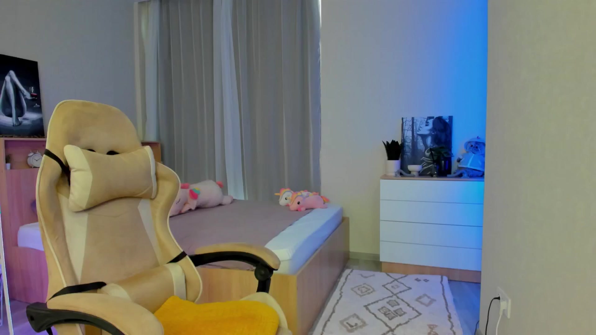 Gallery image thumbnail from Make_my_Luck's myfreecams stream on, 07/25/2024, 09:21 image 3 of 20