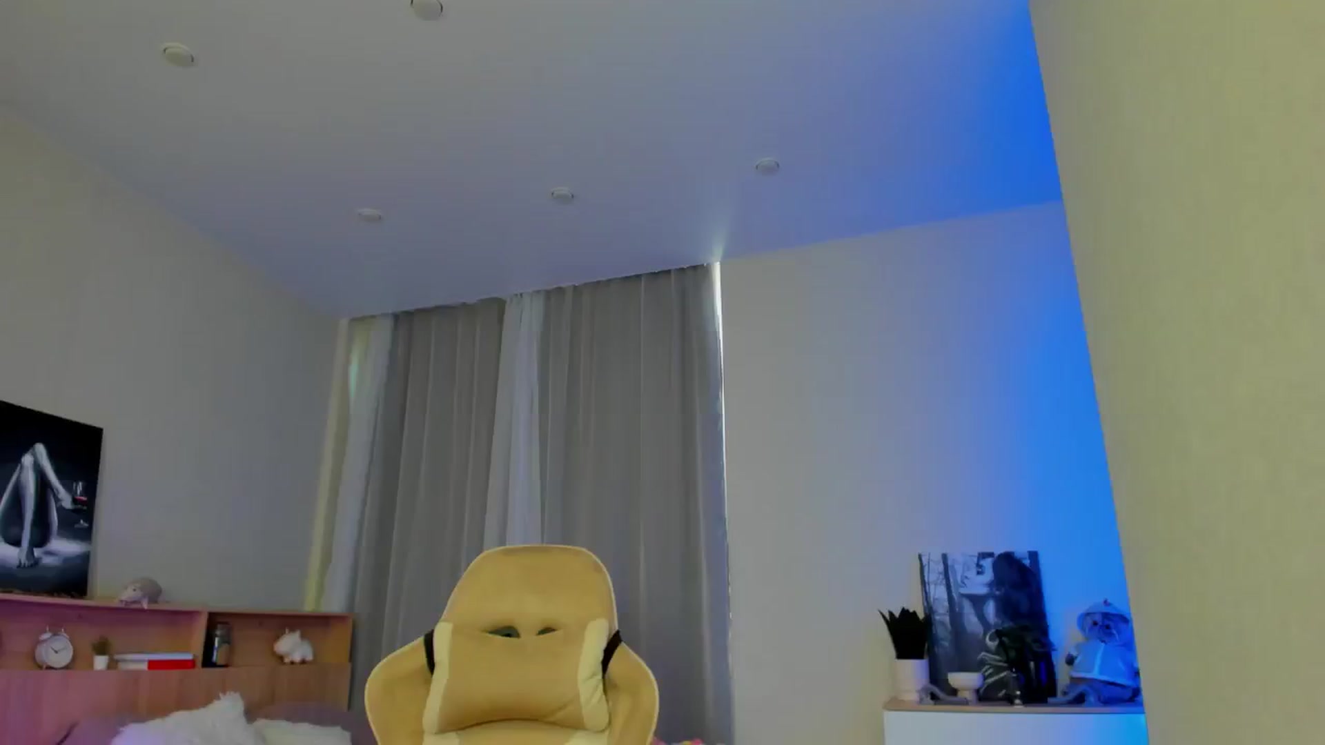 Gallery image thumbnail from Make_my_Luck's myfreecams stream on, 07/25/2024, 11:17 image 3 of 20
