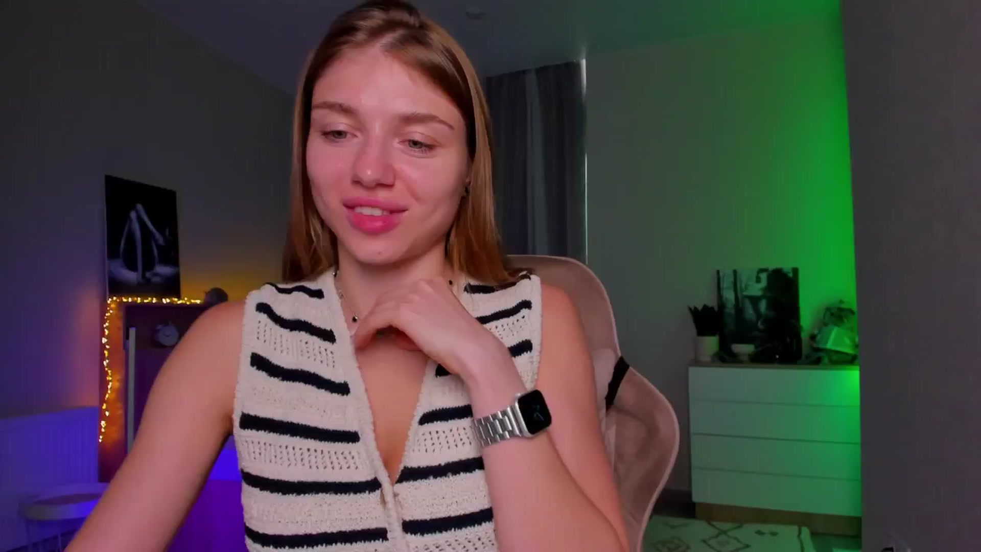 Gallery image thumbnail from Make_my_Luck's myfreecams stream on, 08/10/2024, 07:02 image 10 of 20