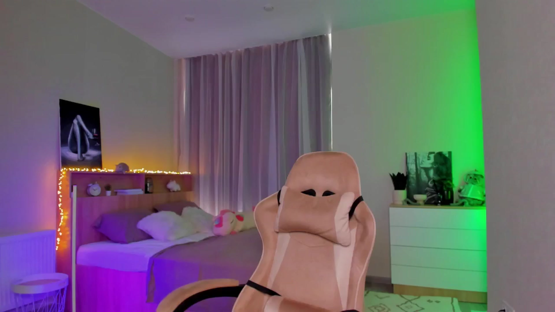 Gallery image thumbnail from Make_my_Luck's myfreecams stream on, 08/10/2024, 07:02 image 7 of 20