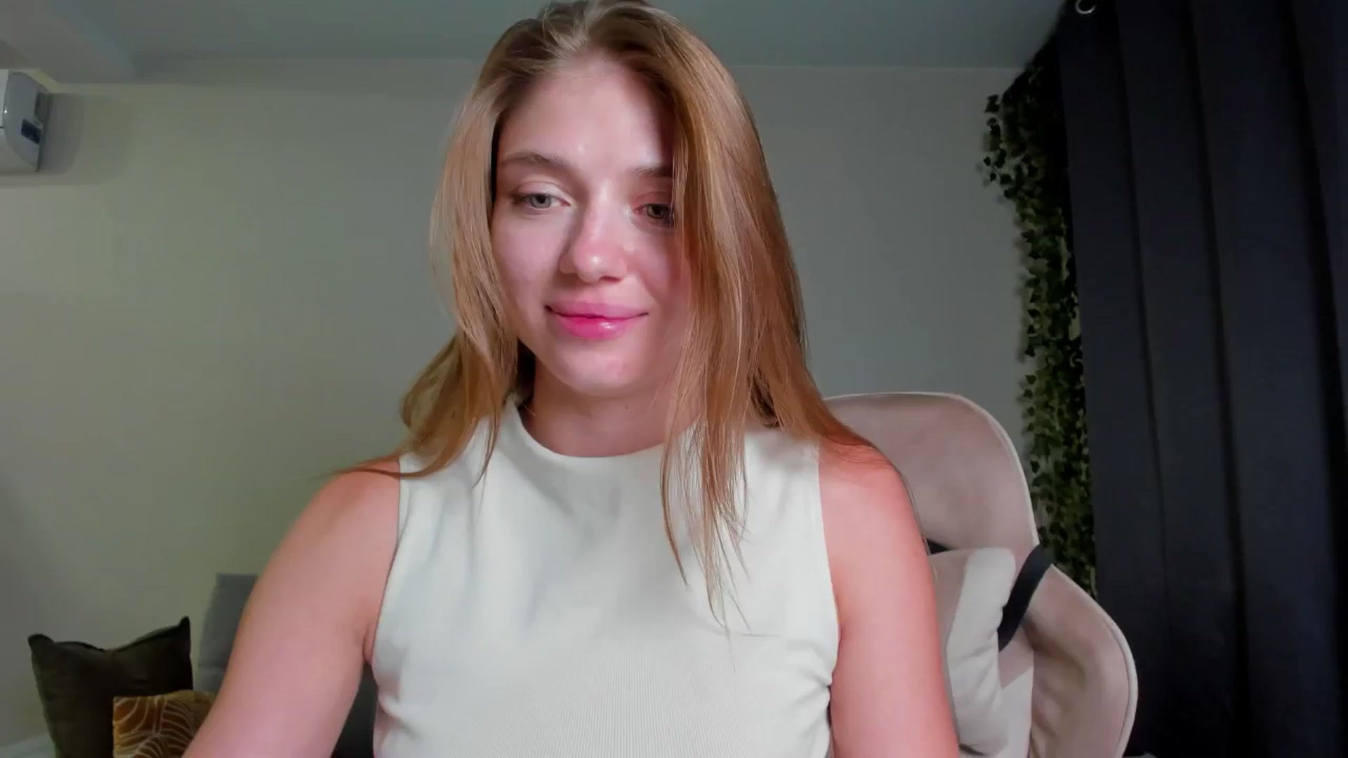 Gallery image thumbnail from Make_my_Luck's myfreecams stream on, 09/26/2024, 19:32 image 6 of 20