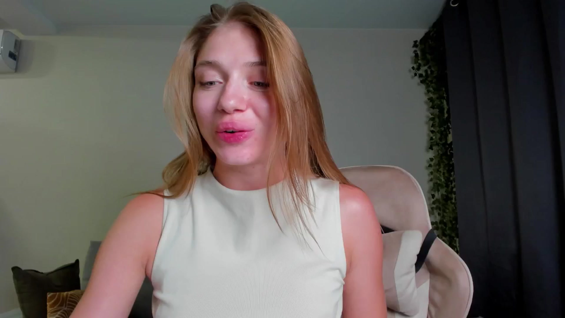 Gallery image thumbnail from Make_my_Luck's myfreecams stream on, 09/26/2024, 19:32 image 5 of 20