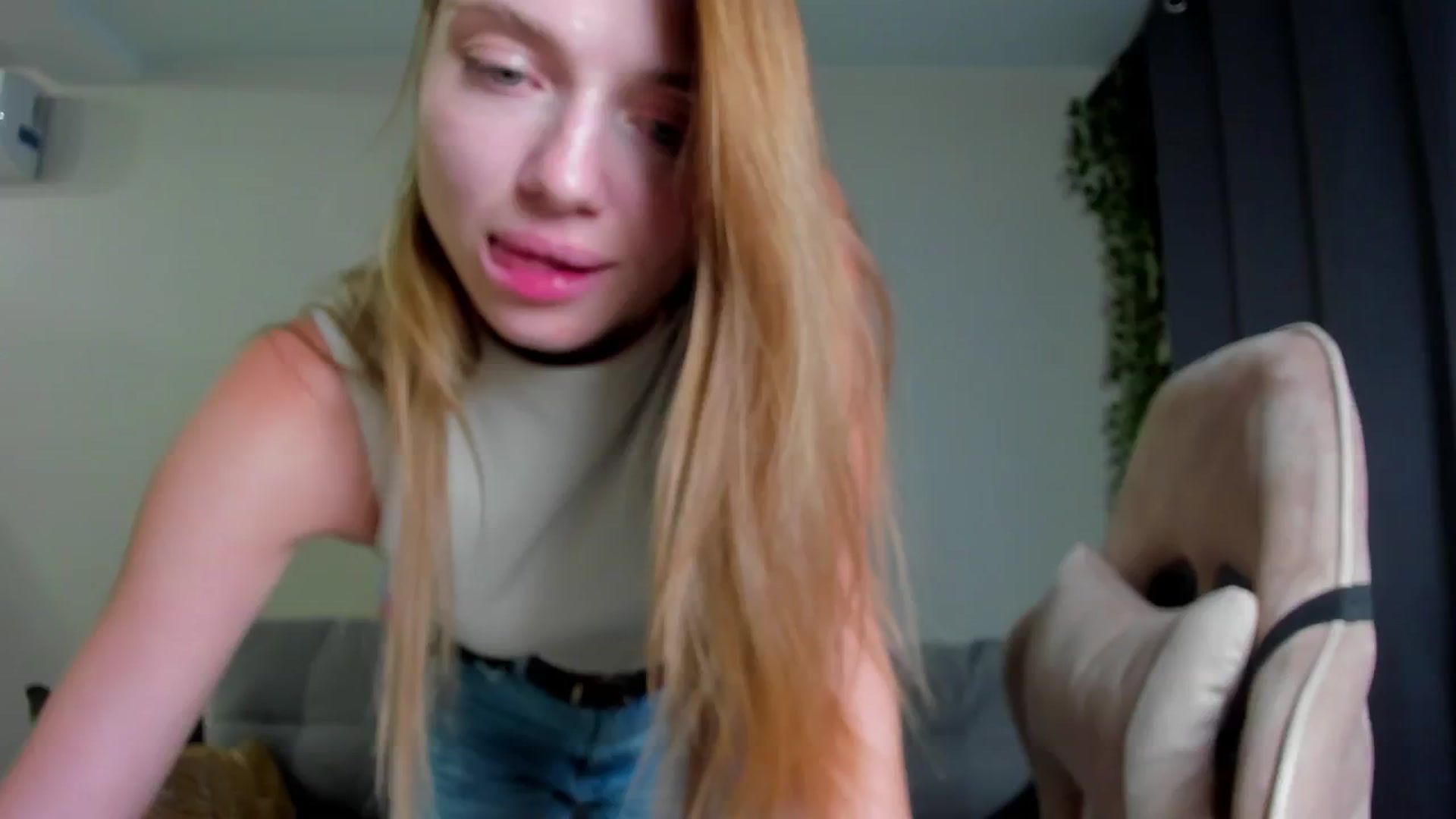 Gallery image thumbnail from Make_my_Luck's myfreecams stream on, 09/26/2024, 19:32 image 8 of 20