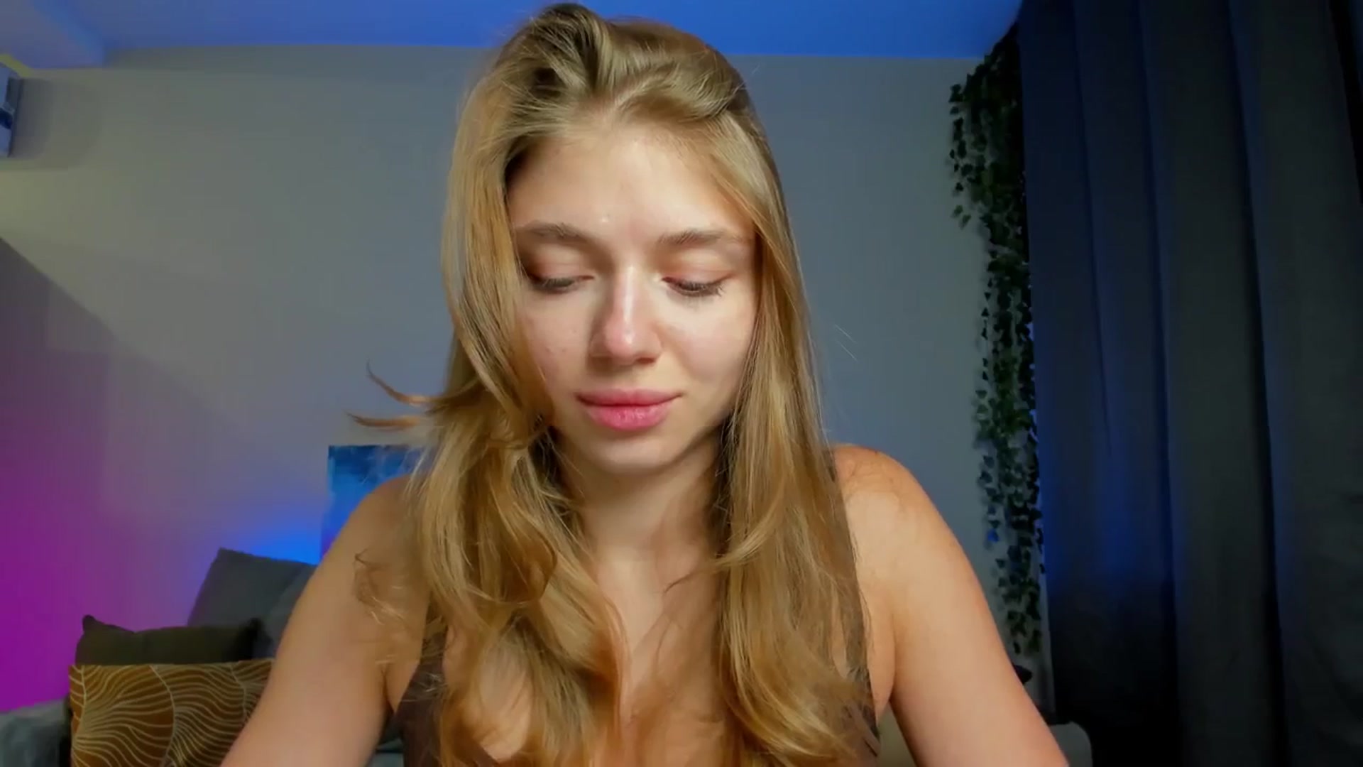 Gallery image thumbnail from Make_my_Luck's myfreecams stream on, 10/14/2024, 18:17 image 2 of 20