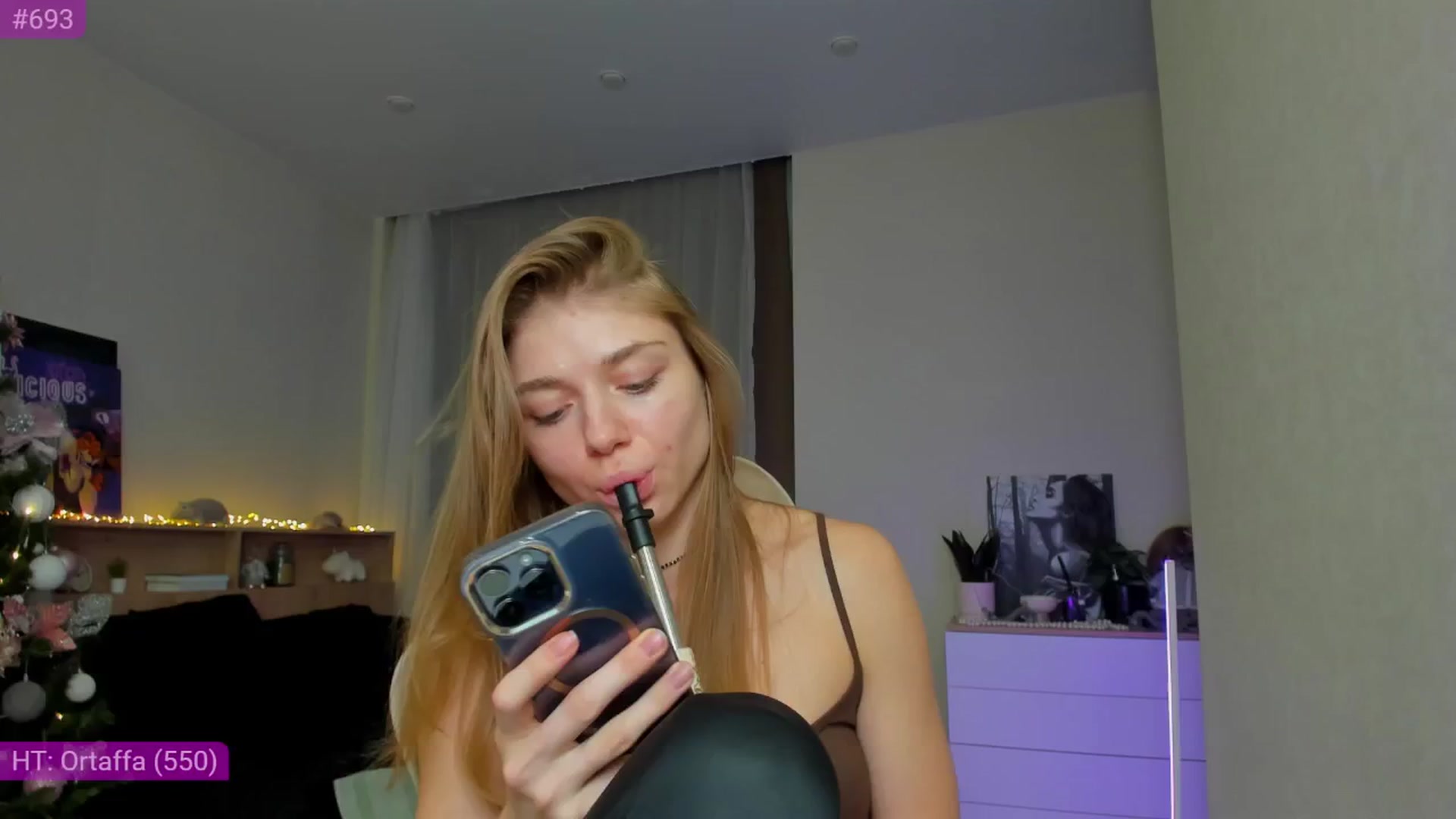 Gallery image thumbnail from Make_my_Luck's myfreecams stream on, 12/08/2024, 18:37 image 18 of 20