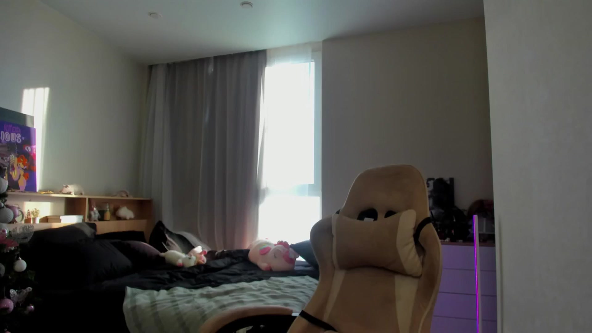 Gallery image thumbnail from Make_my_Luck's myfreecams stream on, 12/21/2024, 08:26 image 18 of 20