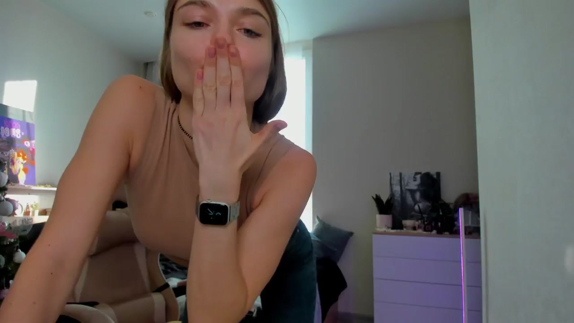 Gallery image thumbnail from Make_my_Luck's myfreecams stream on, 12/21/2024, 08:26 image 12 of 20