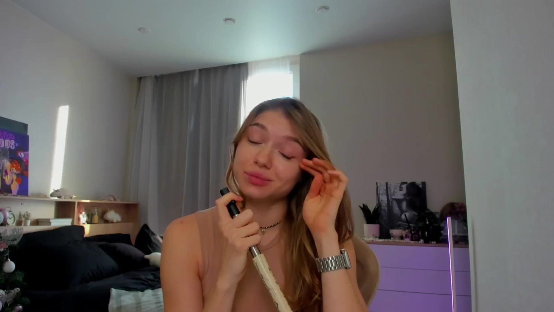 Gallery image thumbnail from Make_my_Luck's myfreecams stream on, 12/21/2024, 09:41 image 4 of 20