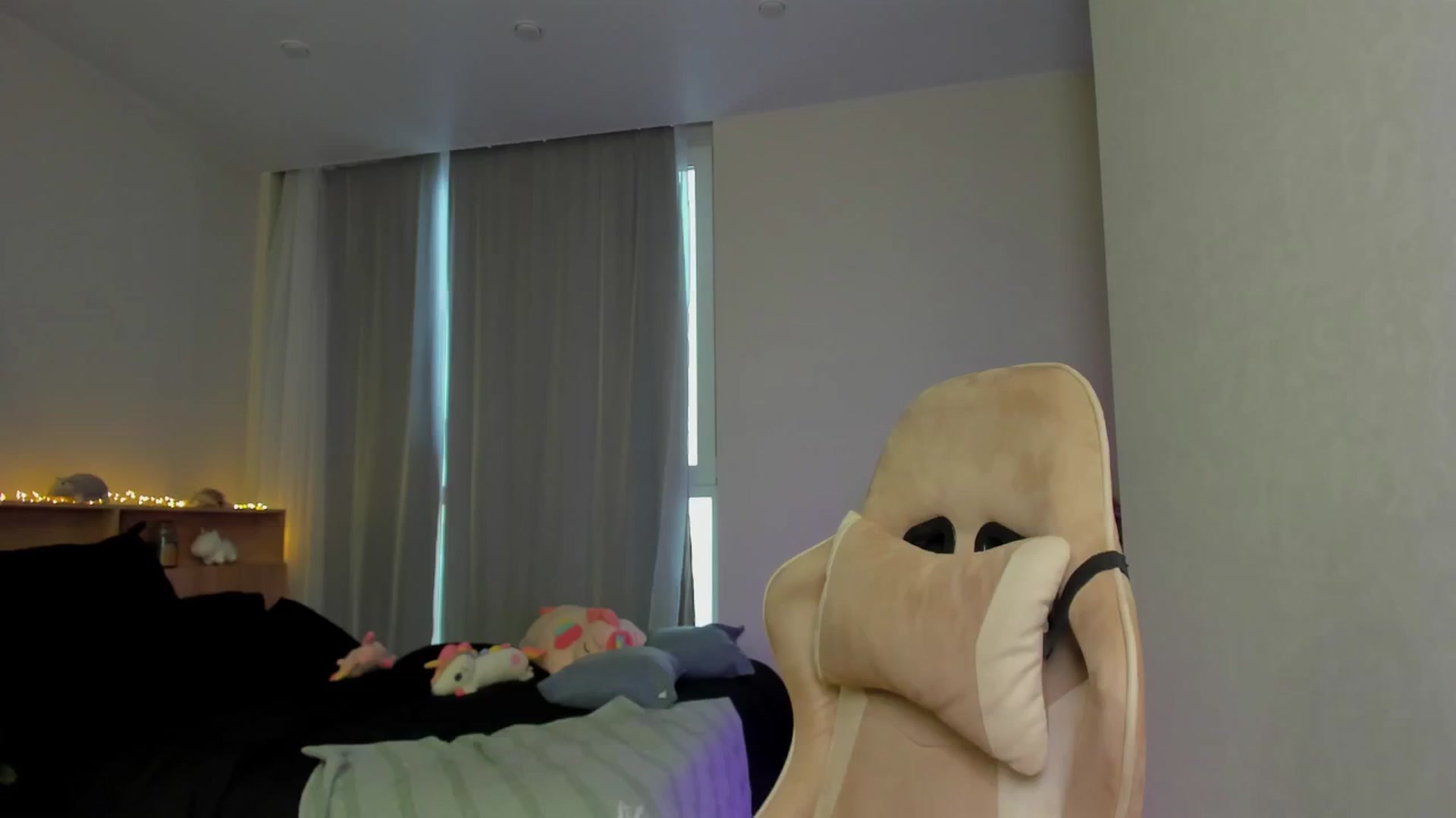 Gallery image thumbnail from Make_my_Luck's myfreecams stream on, 12/22/2024, 09:29 image 17 of 20