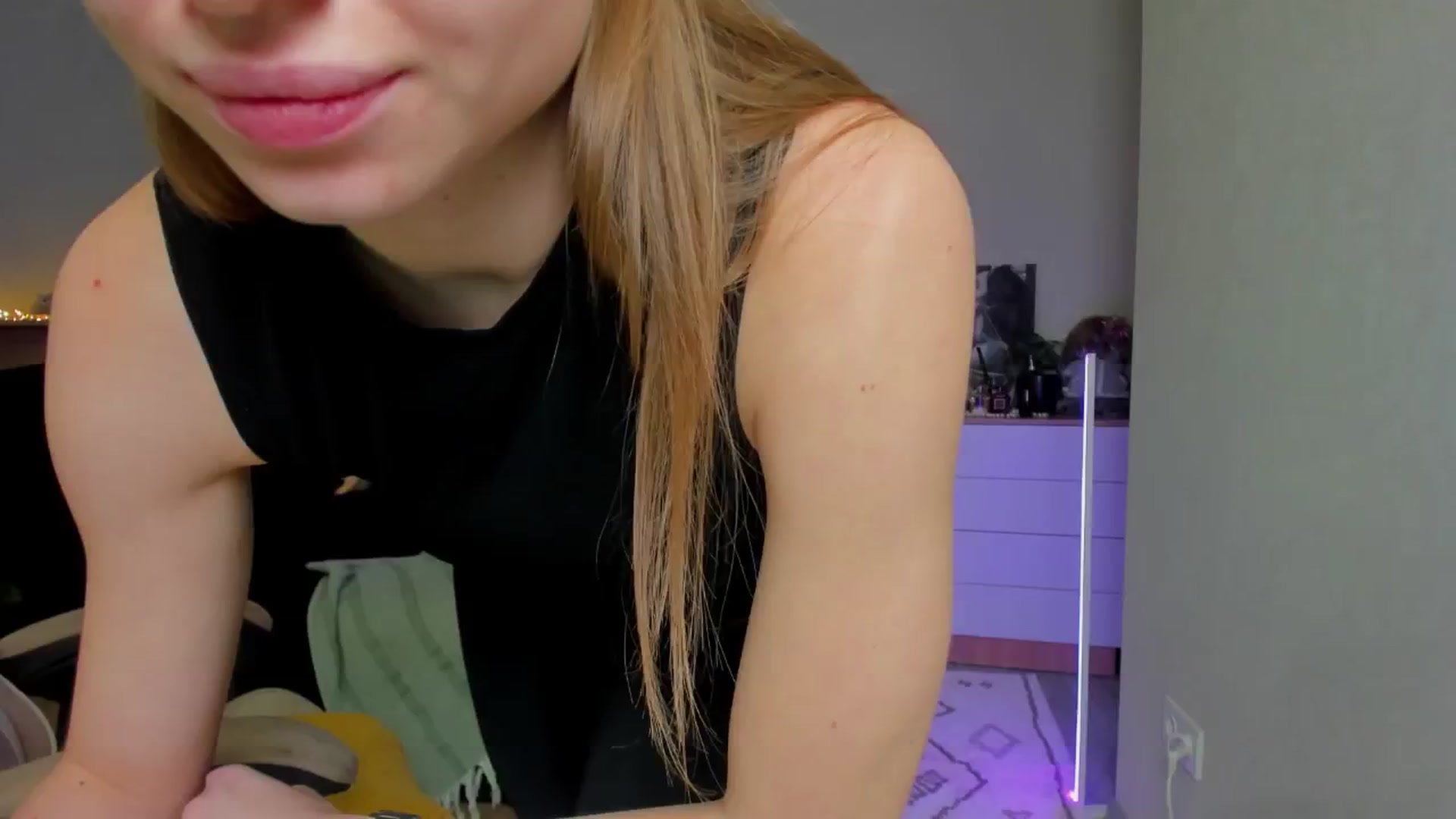 Gallery image thumbnail from Make_my_Luck's myfreecams stream on, 12/22/2024, 09:29 image 11 of 20