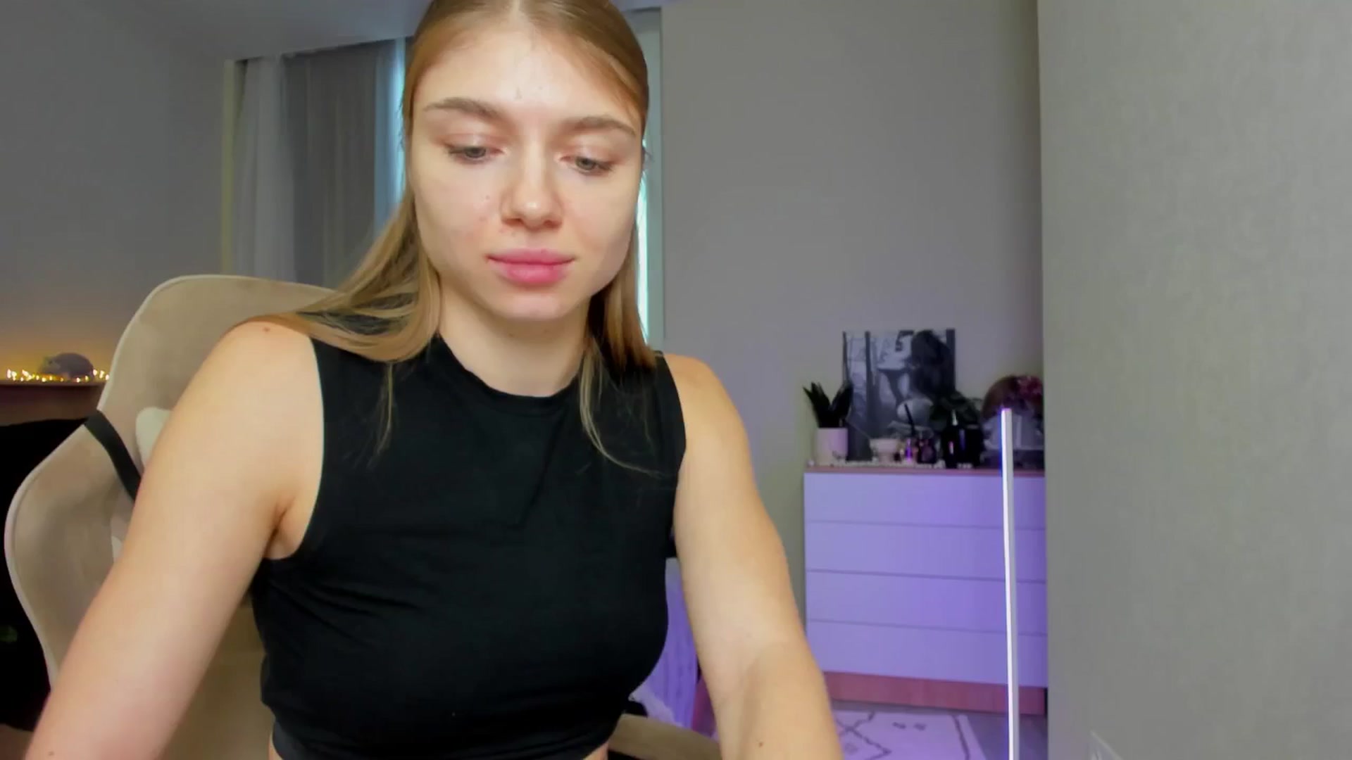 Gallery image thumbnail from Make_my_Luck's myfreecams stream on, 12/22/2024, 09:29 image 13 of 20