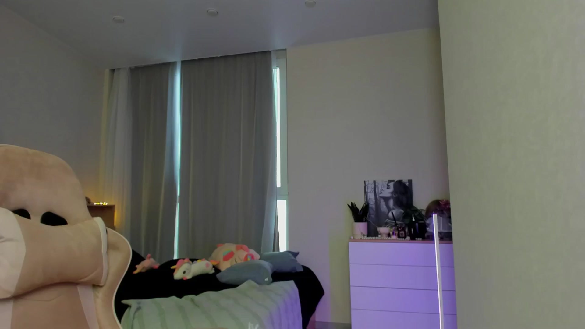 Gallery image thumbnail from Make_my_Luck's myfreecams stream on, 12/22/2024, 09:29 image 20 of 20