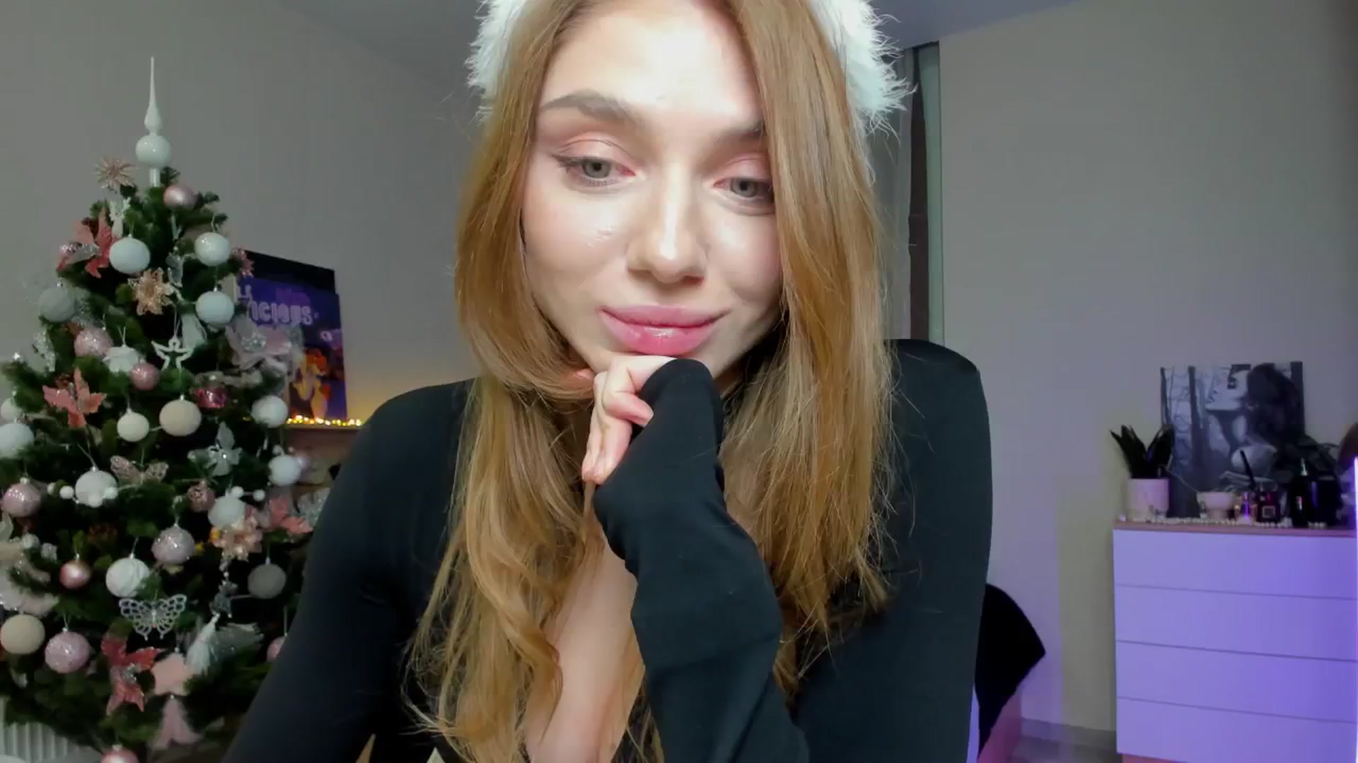 Gallery image thumbnail from Make_my_Luck's myfreecams stream on, 12/26/2024, 14:39 image 5 of 20