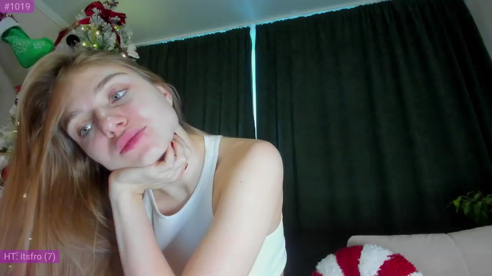 Gallery image thumbnail from Make_my_Luck's myfreecams stream on, 12/30/2024, 07:31 image 17 of 20