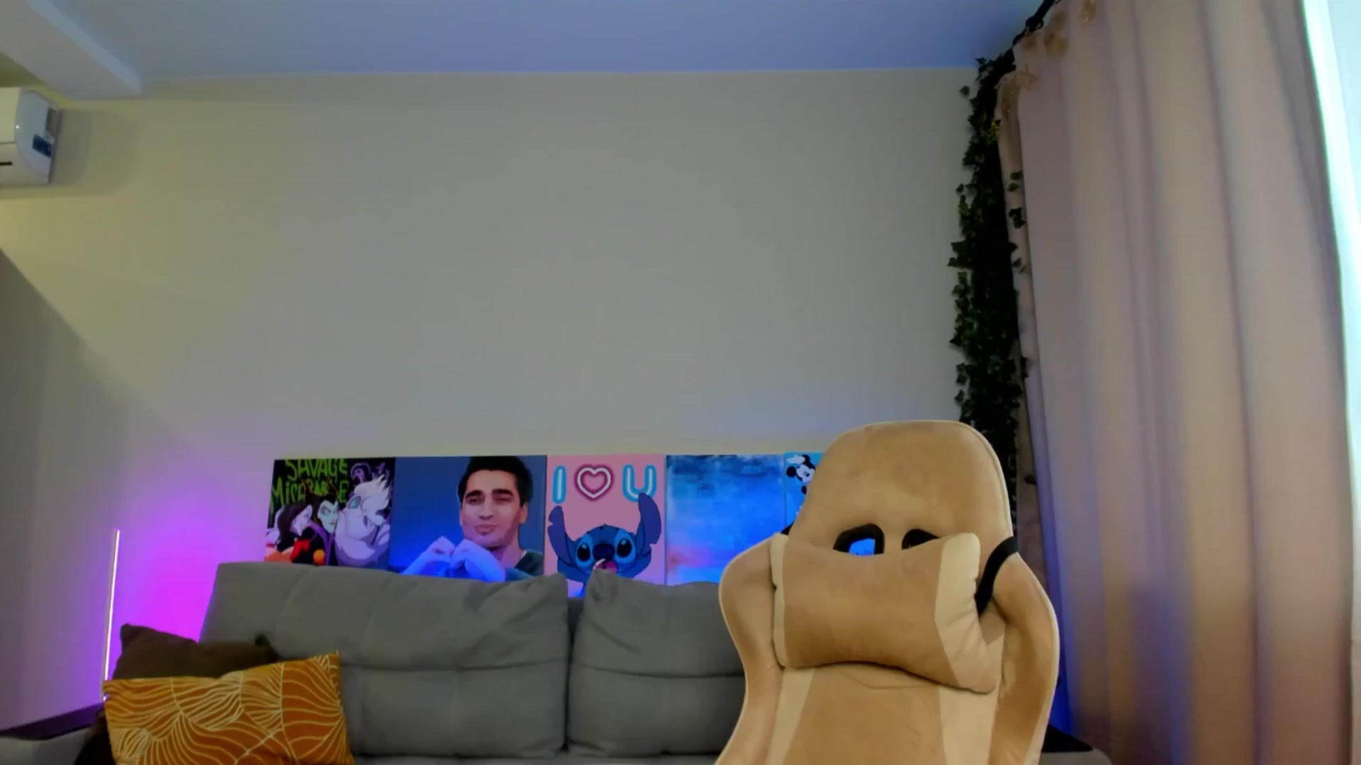 Gallery image thumbnail from Make_my_Luck's myfreecams stream on, 01/15/2025, 08:16 image 14 of 20